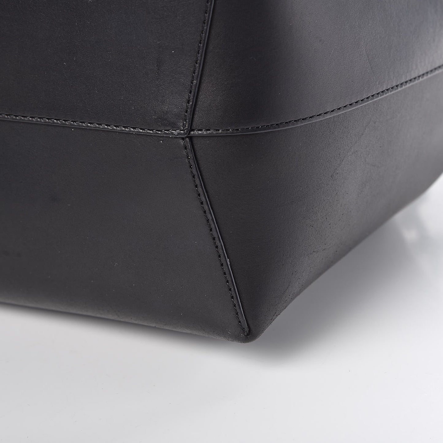 Vegetable Tanned Calfskin Bucket Bag Black Oro