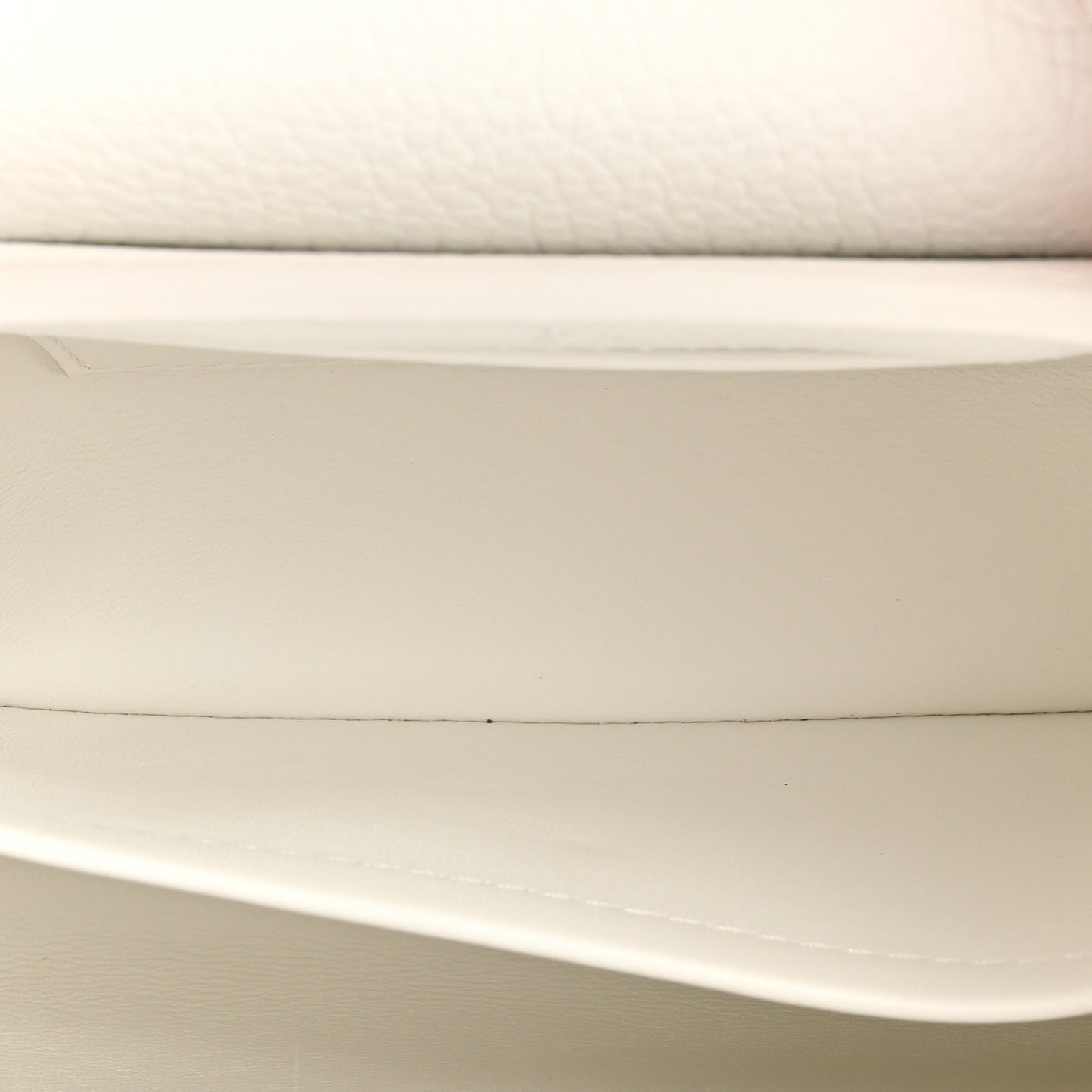 Taurillon Mini Capucines Monochrome White