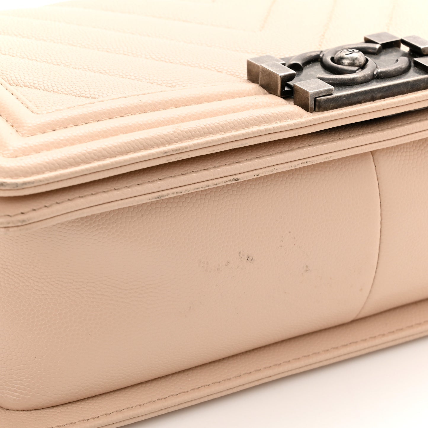 Caviar Chevron Quilted Medium Boy Flap Light Beige