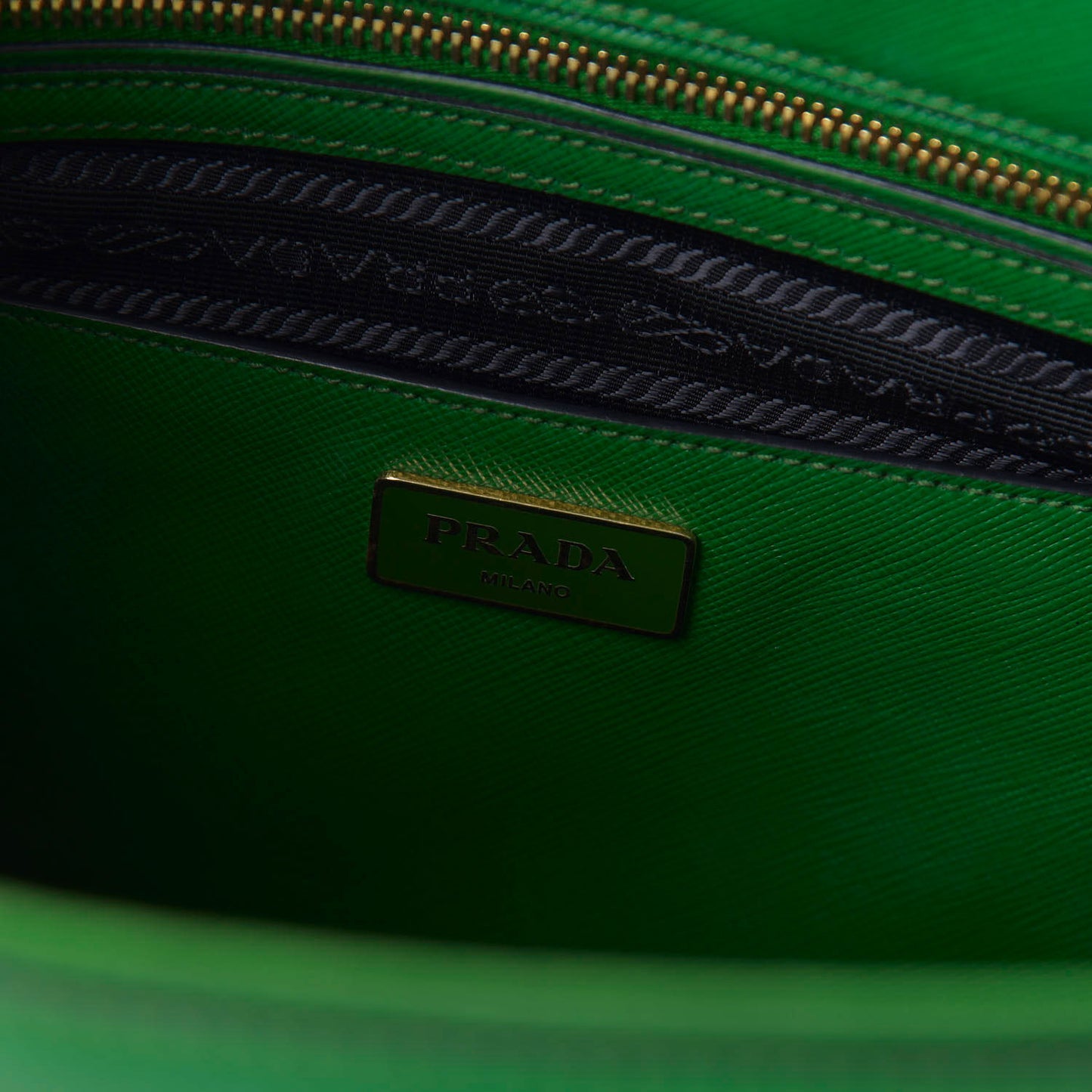 Saffiano Large Galleria Double Zip Tote Verde