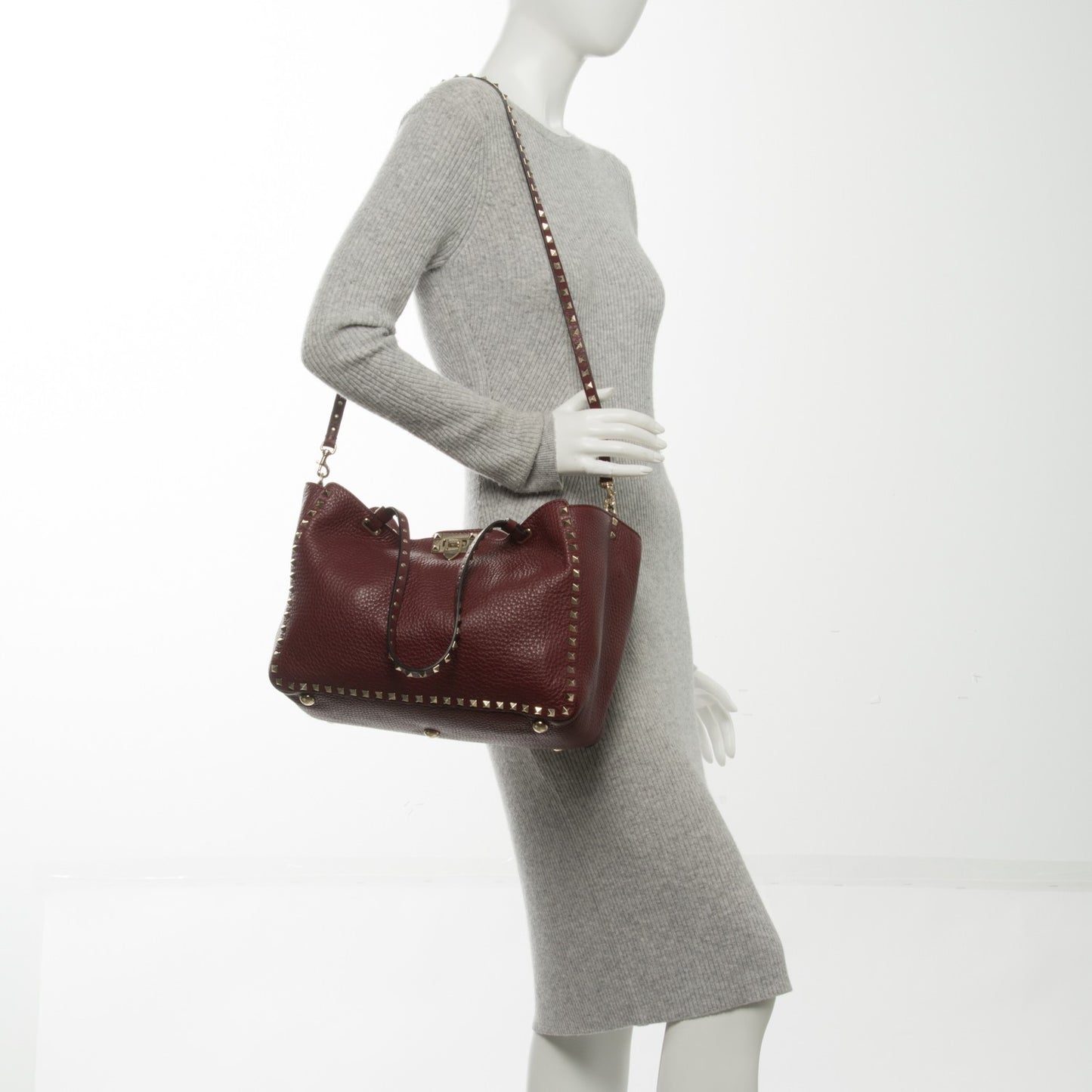 Pebbled Calfskin Medium Rockstud Tote Cremisi