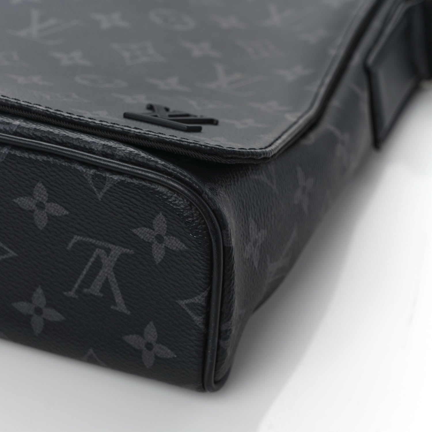 Louis Vuitton Monogram Eclipse District MM 10 of 10