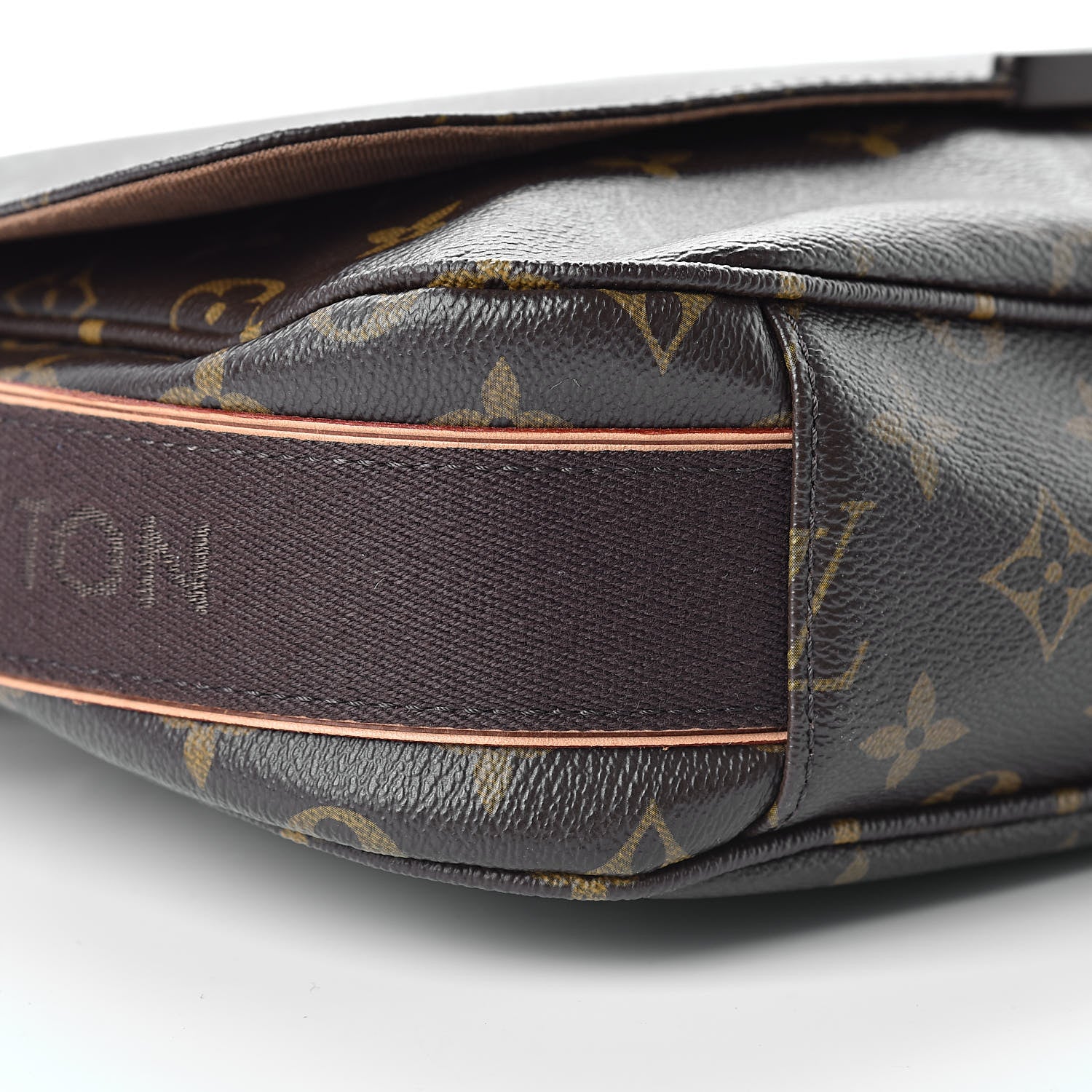 Louis Vuitton Monogram Beaubourg MM Messenger Bag 9 of 14