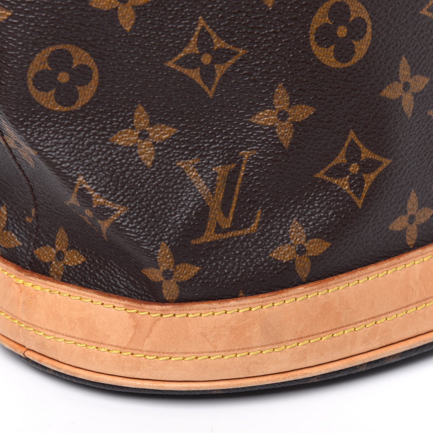 Monogram Petit Bucket 23