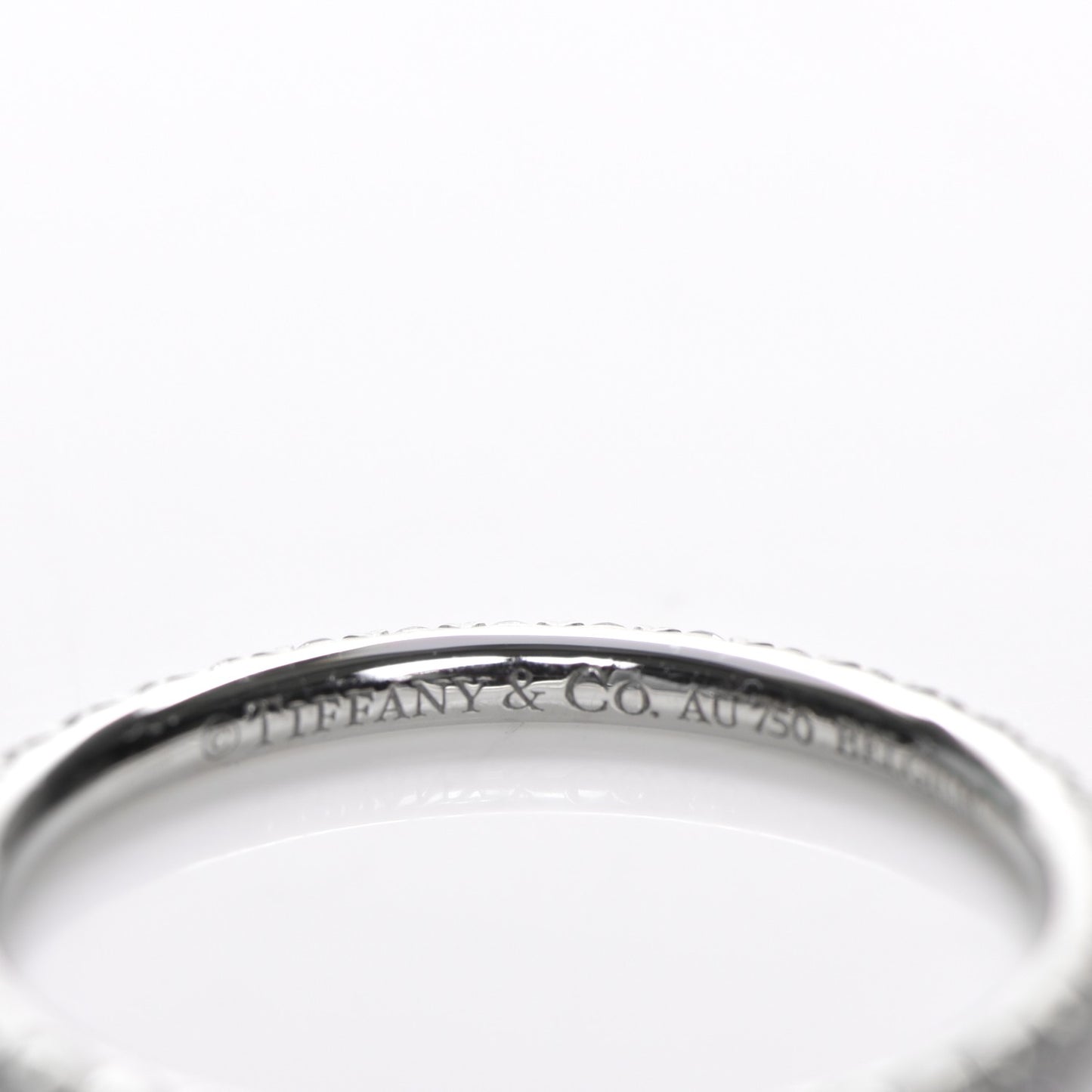 18K White Gold Diamond Metro Ring 4