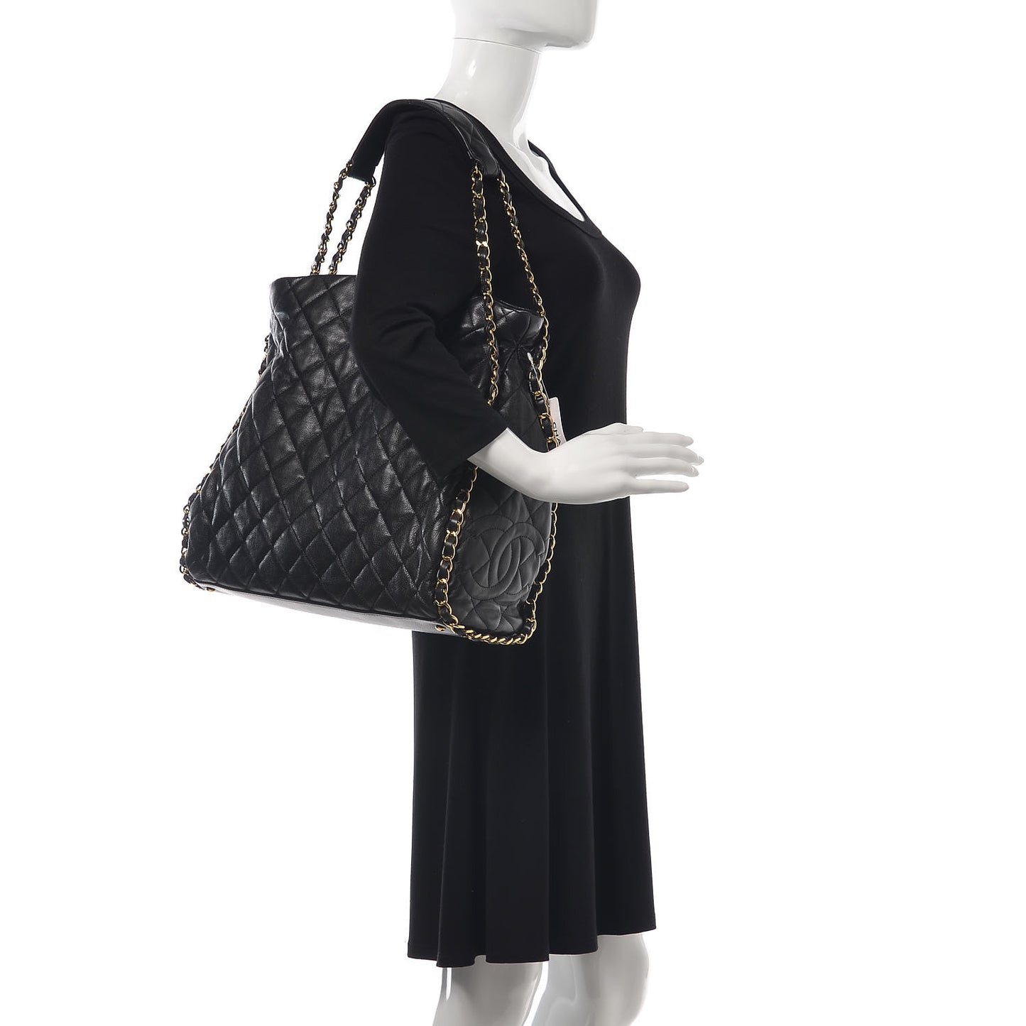 Calfskin Quilted Large Chain Me Hobo Black