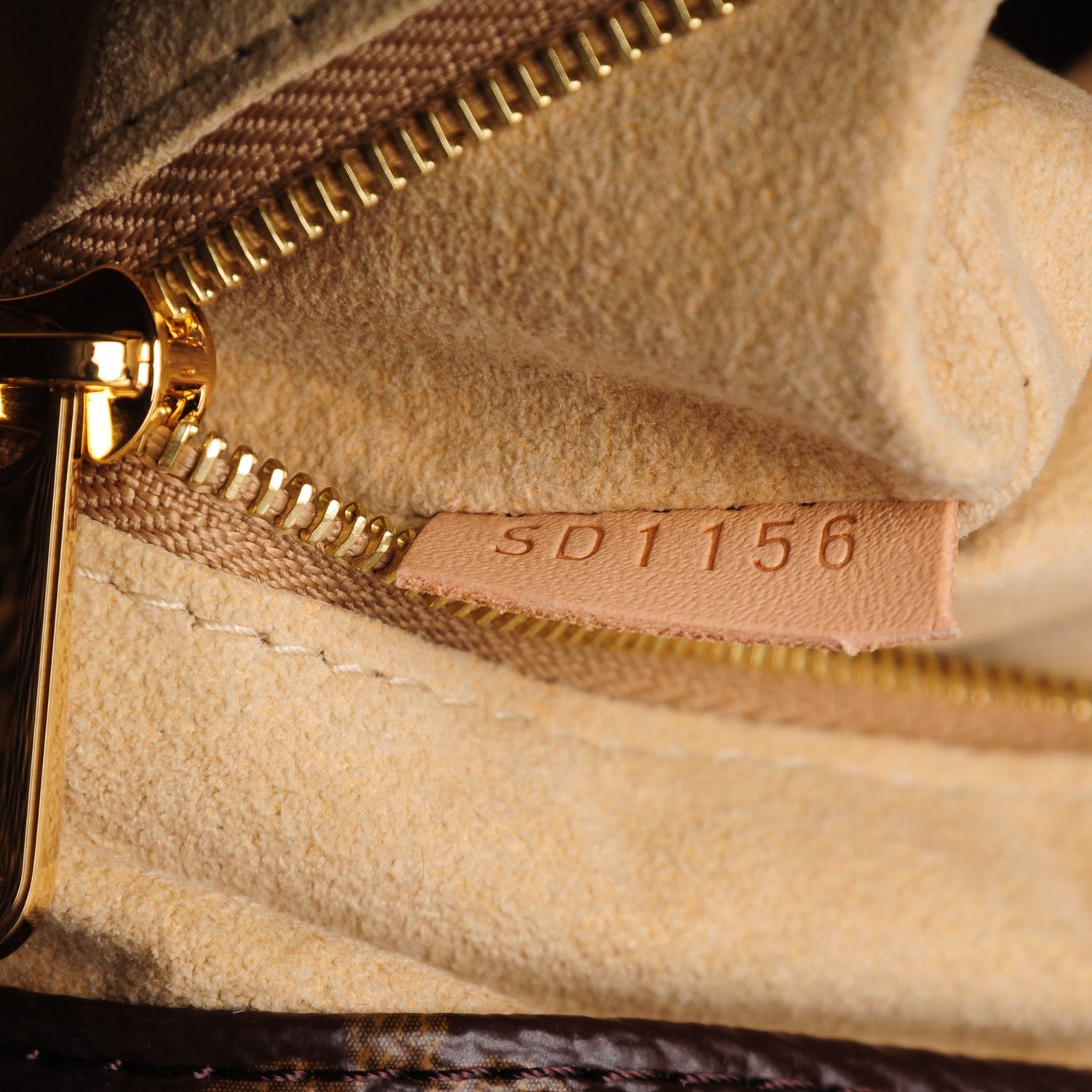 Louis Vuitton Monogram Artsy MM 8 of 13