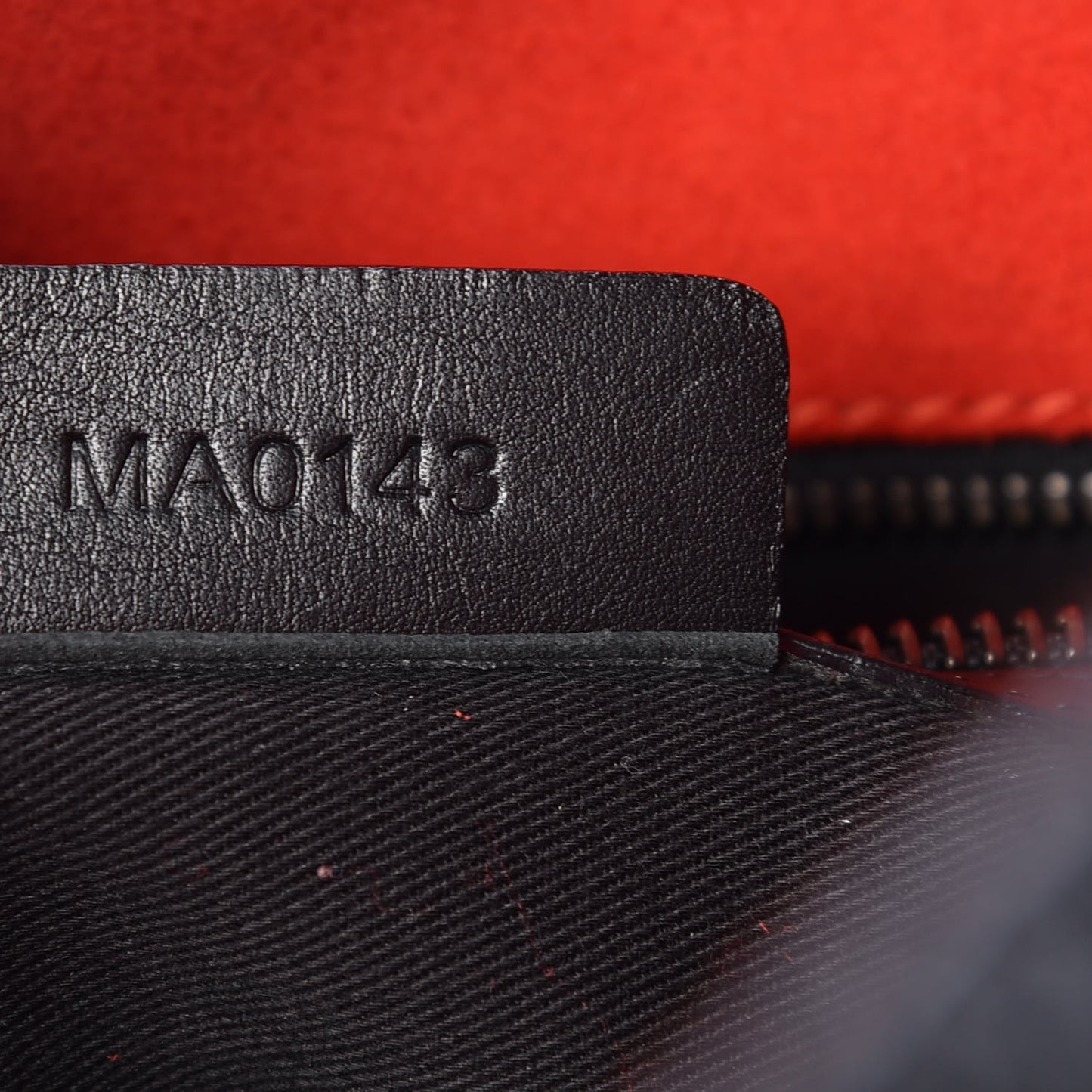 Glazed Pebbled Calfskin North South Nightingale Black