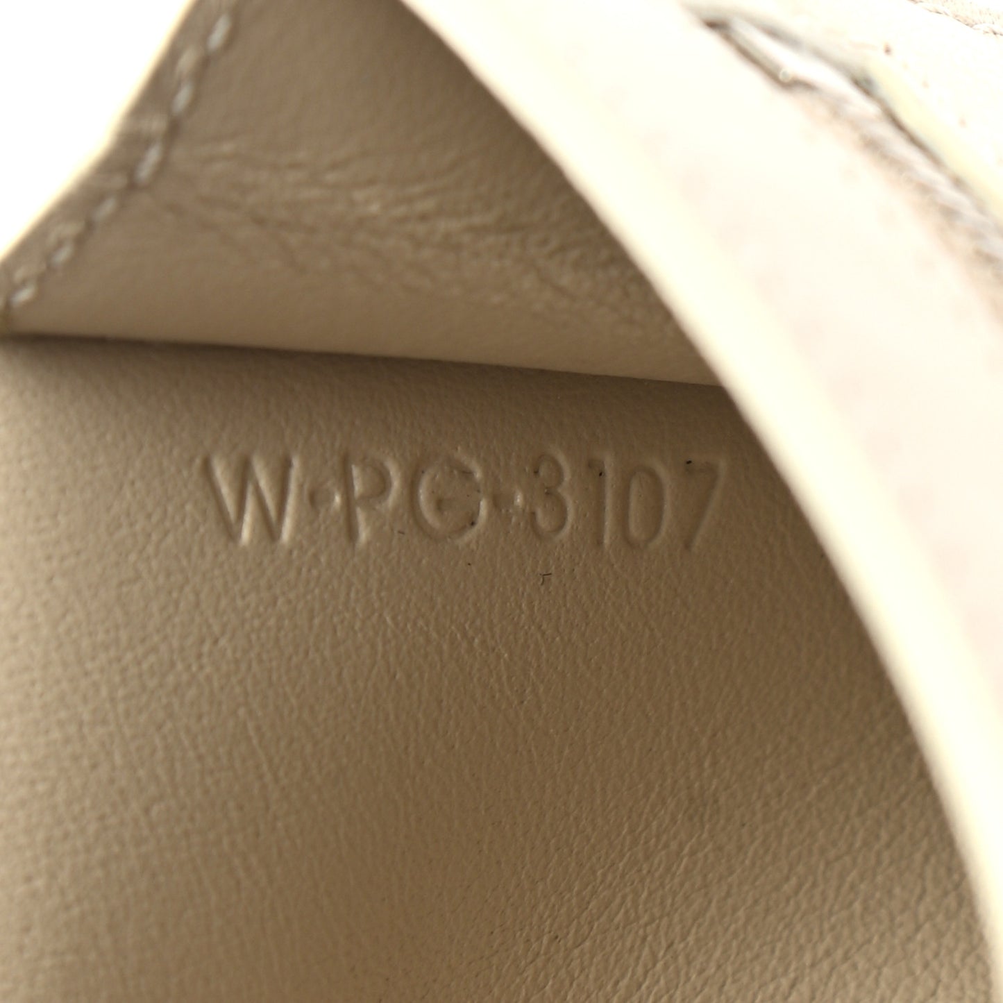Grained Calfskin Medium Multifunction Strap Wallet Black Chalk