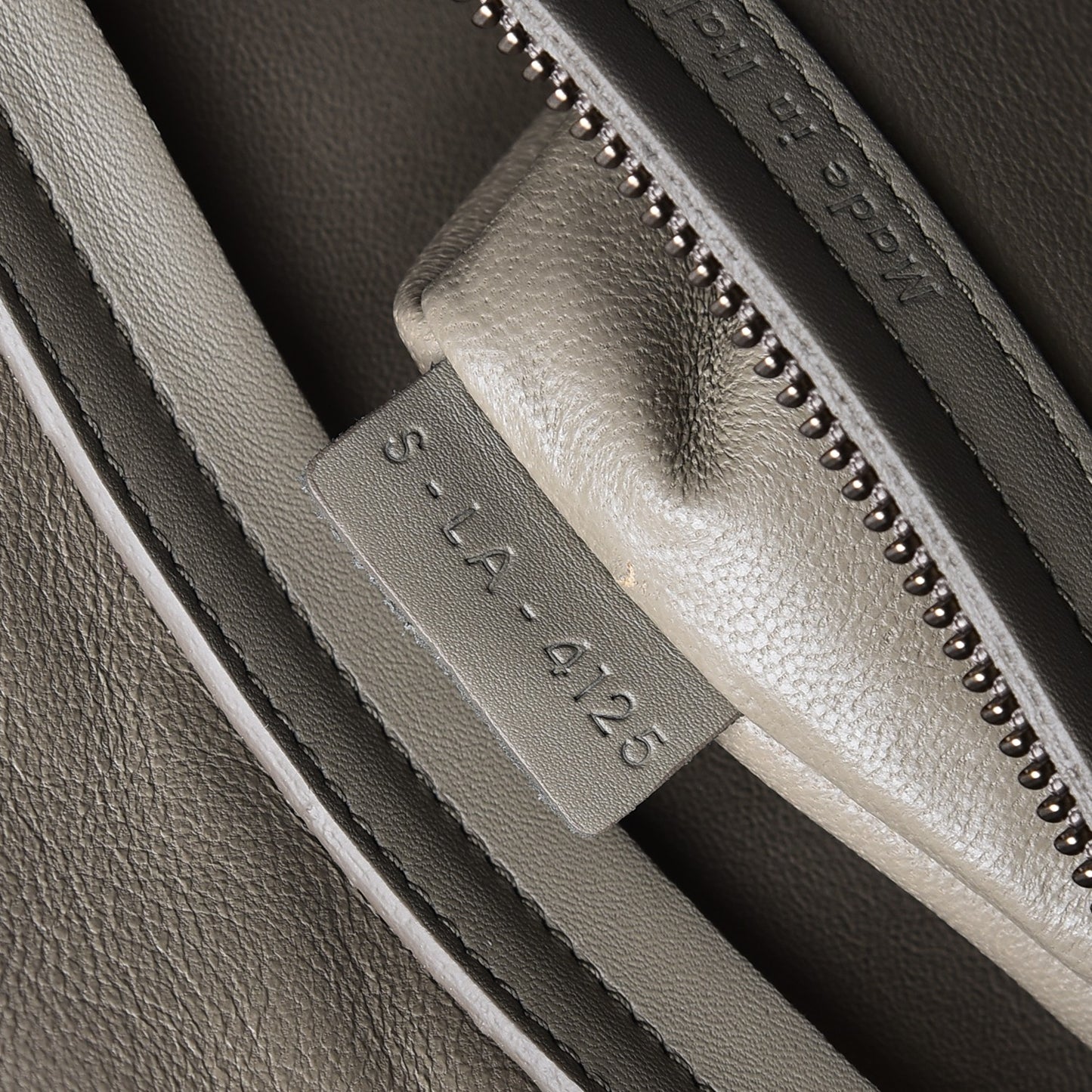 Crocodile Embossed Nubuck Medium Phantom Luggage Beige