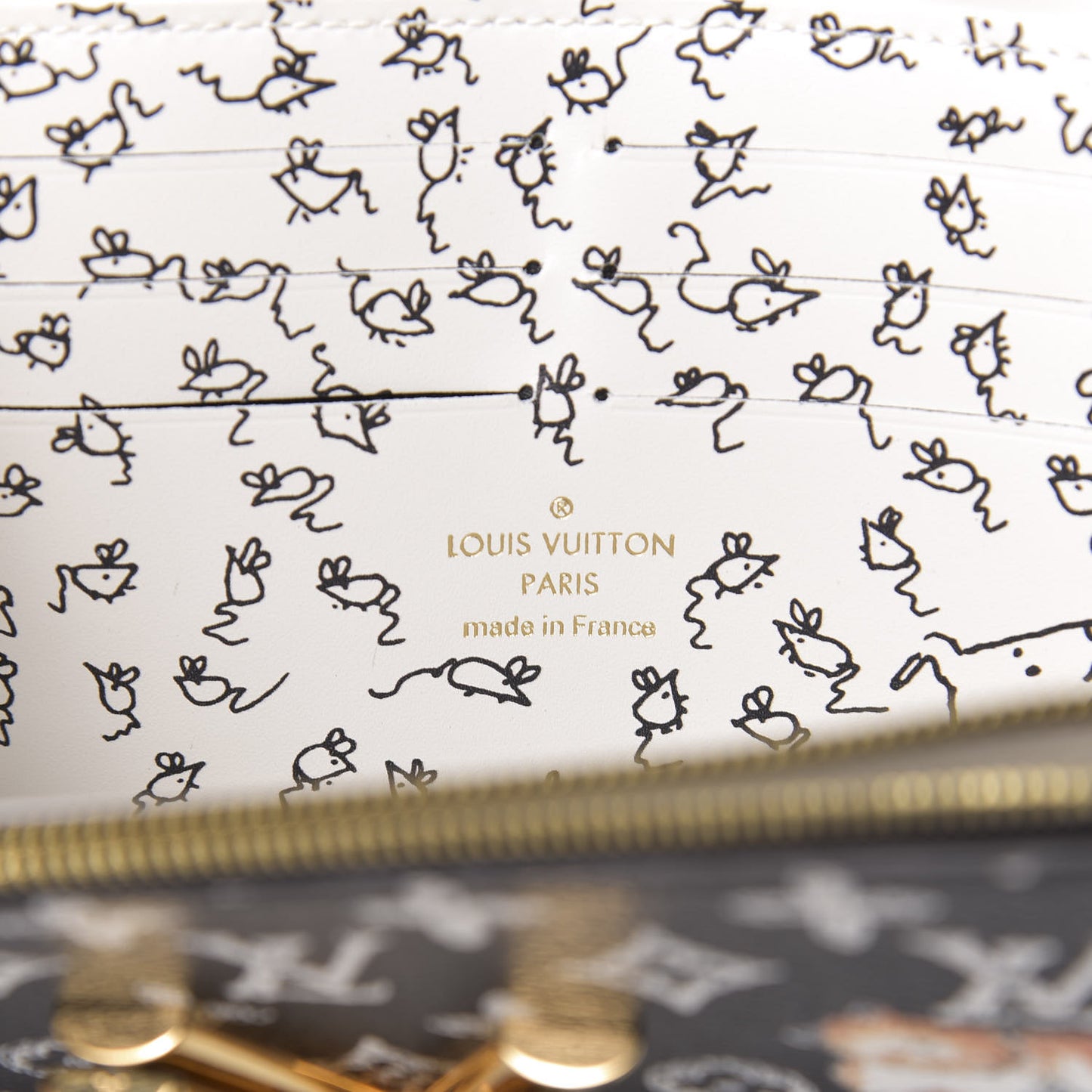 Catogram Twist Chain Wallet Black