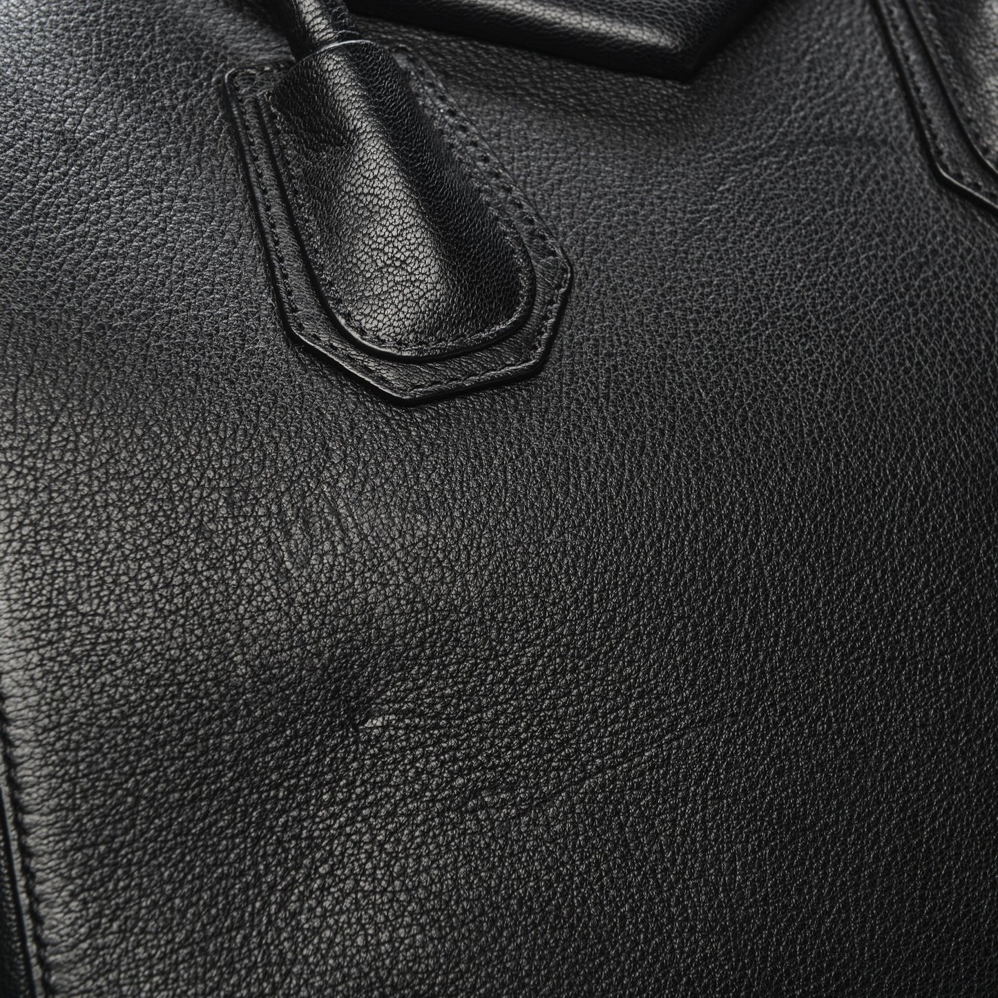 Sugar Goatskin Medium Antigona Black