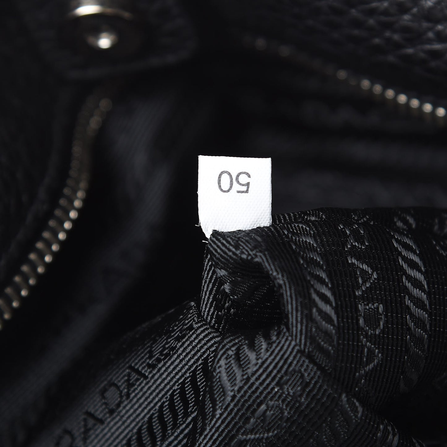 Vitello Daino Hobo Black