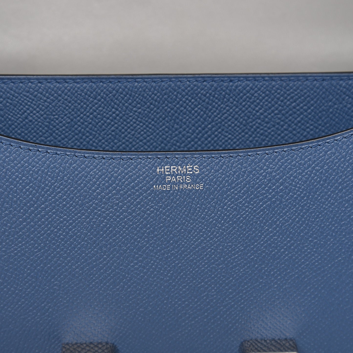 Epsom Constance Verso 24 Bleu Agate Gris Mouette
