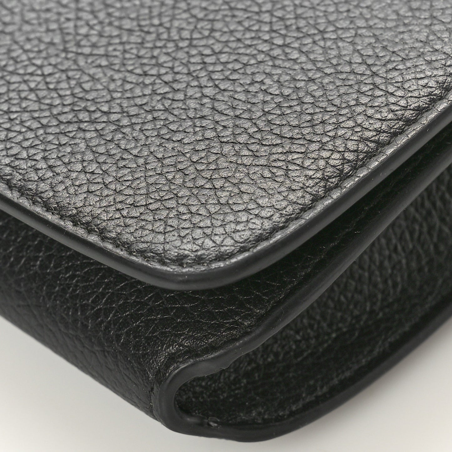 Grained Calfskin Logo Everyday Phone Holder Wallet On Chain Black White