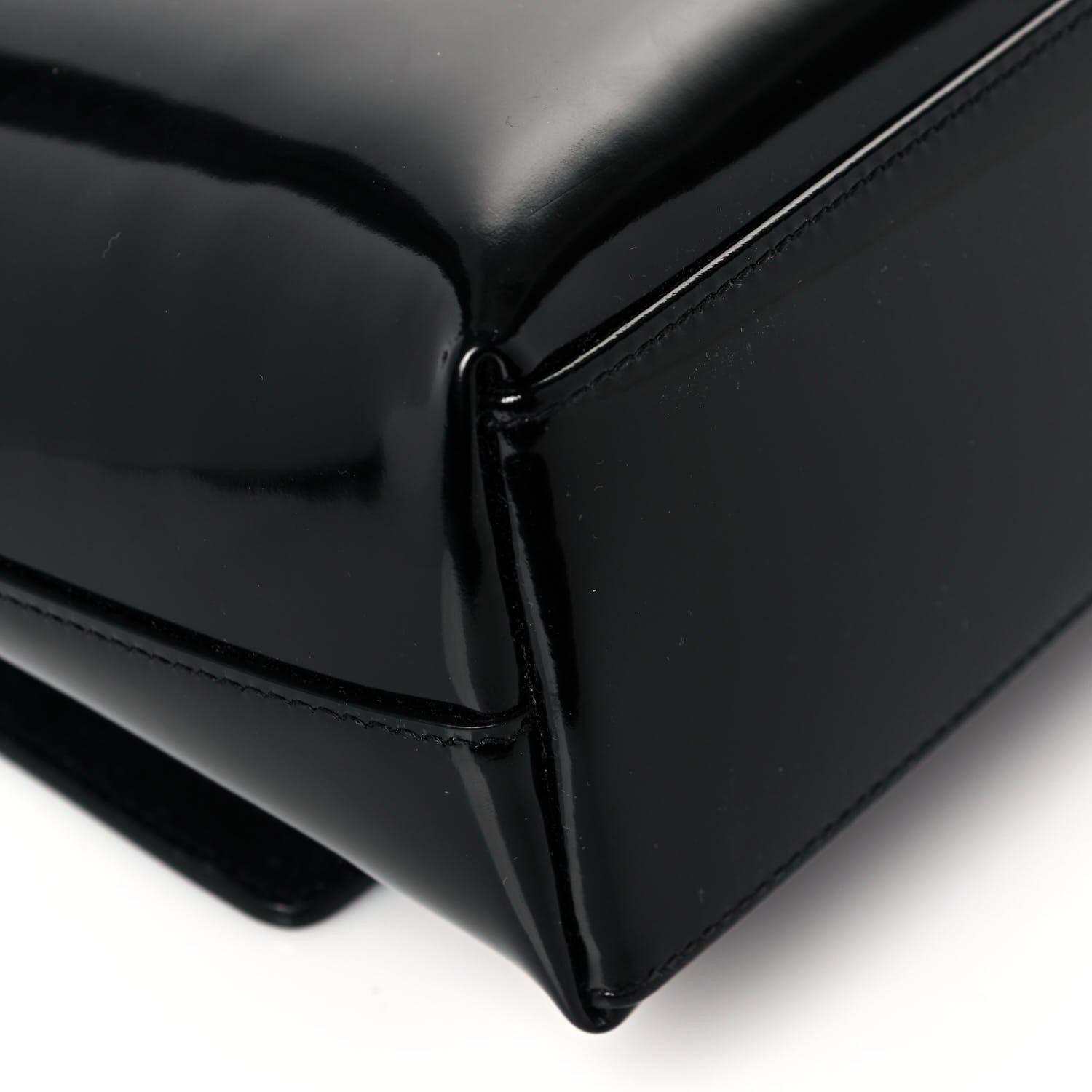 Saint Laurent Patent Le 90 Shoulder Bag Black 11 of 18