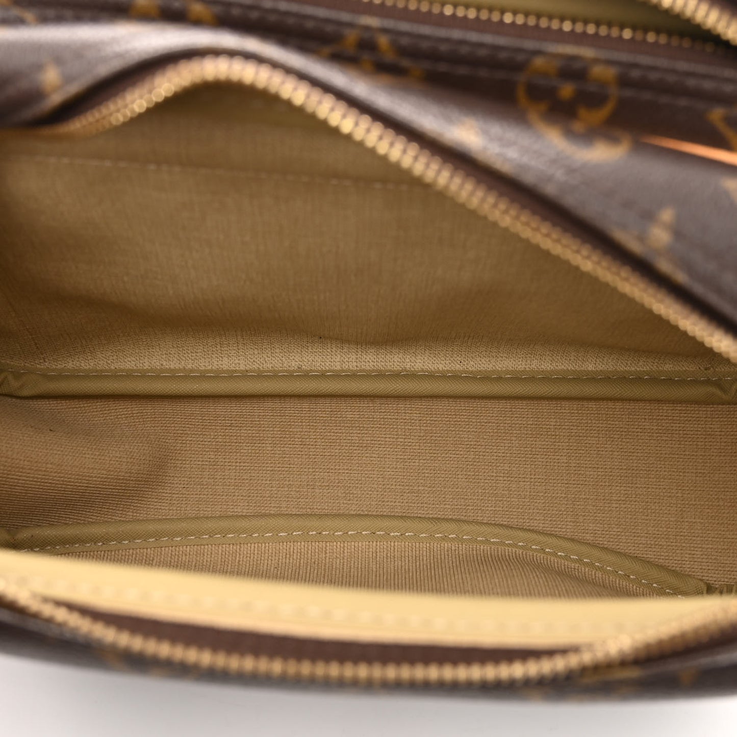 LOUIS VUITTON Monogram Reporter PM