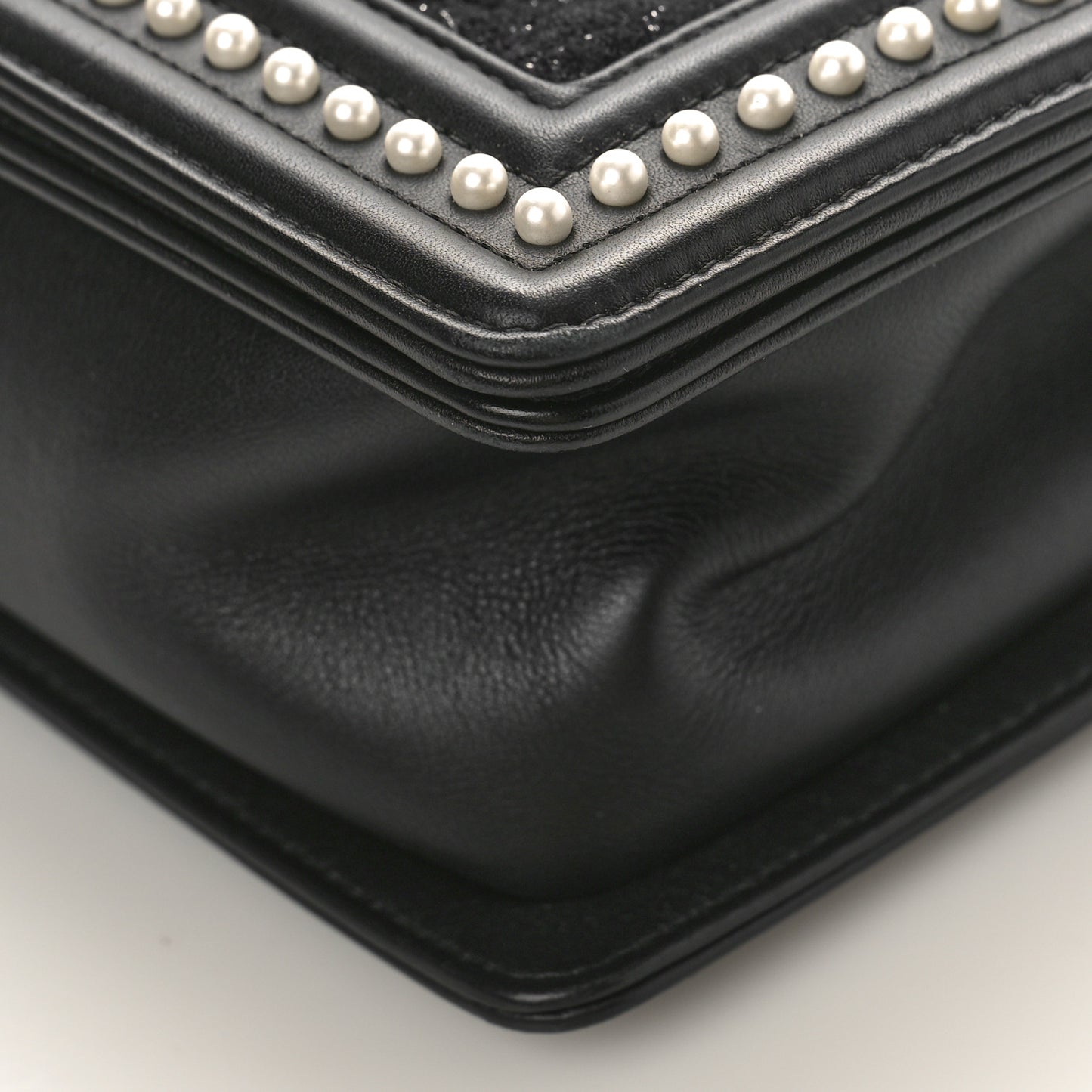 Calfskin Pearl Tweed Medium Boy Flap Black