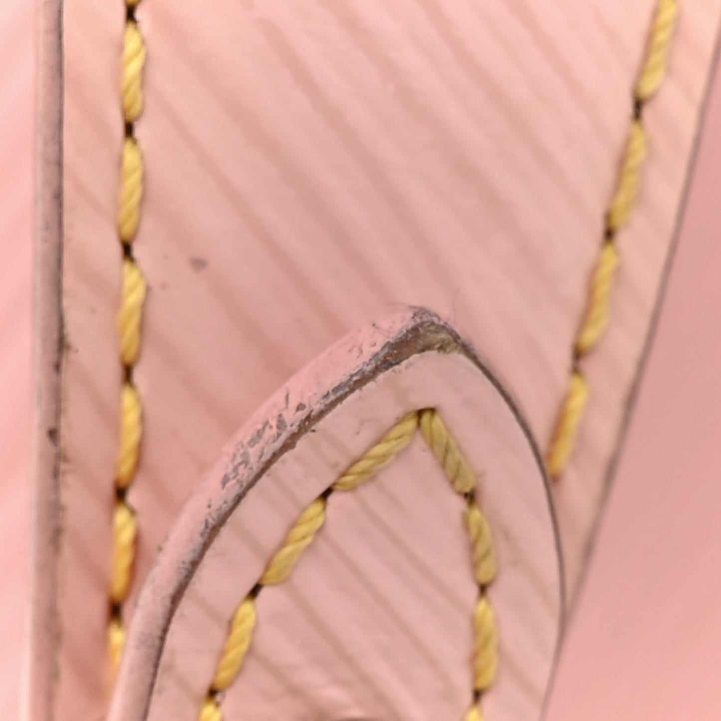 Epi Twist Shoulder Bag MM Rose Ballerine