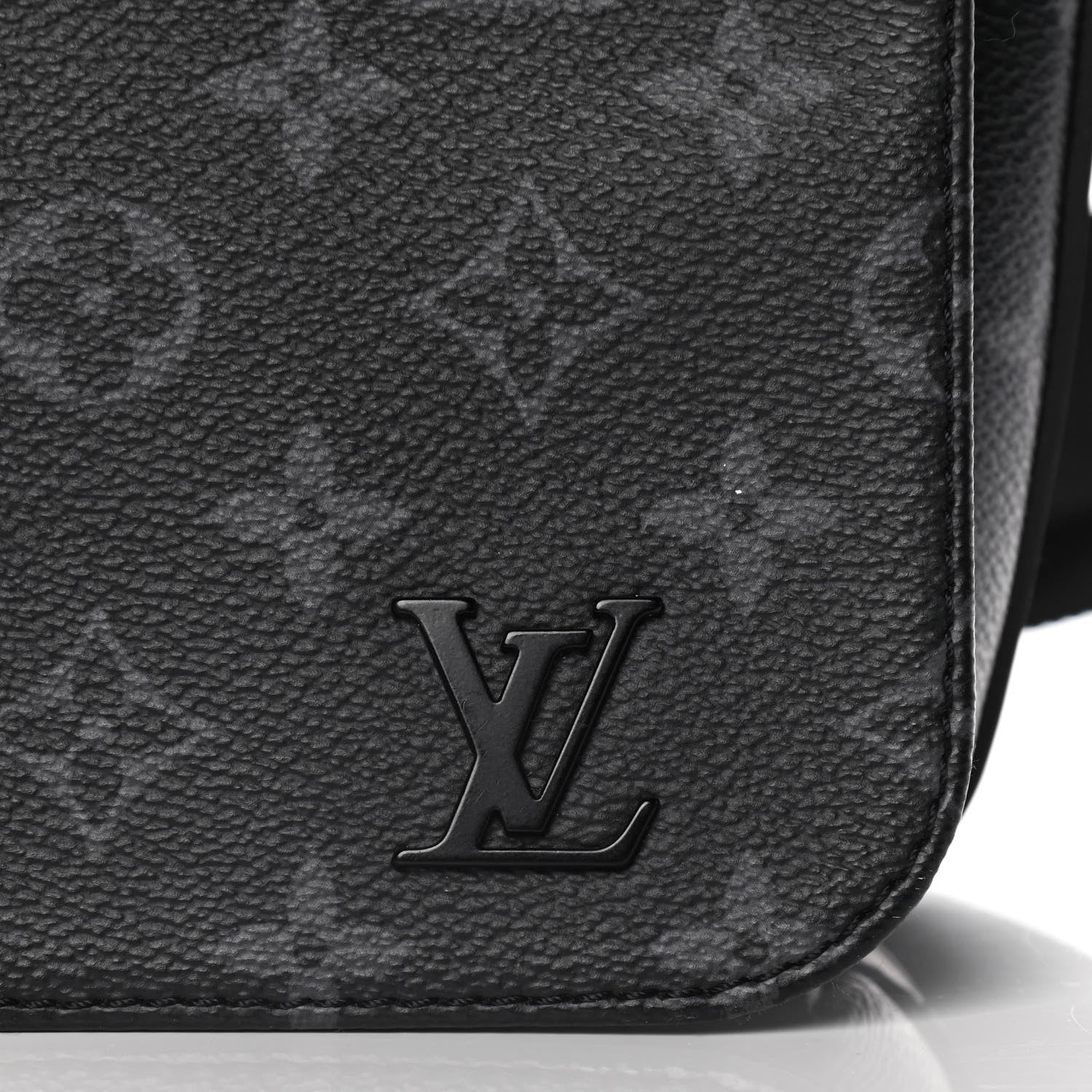 Louis Vuitton Monogram Eclipse District MM 7 of 11