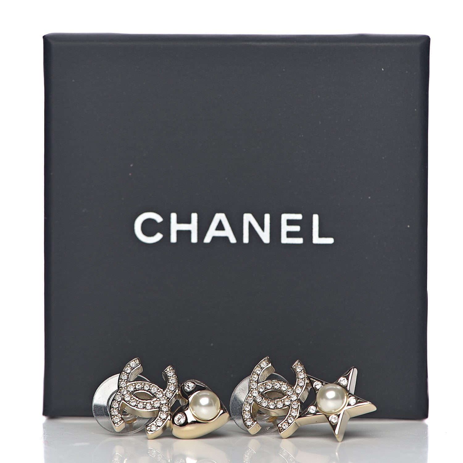 Chanel Crystal Pearl Charming Winter CC Star Heart Earrings Gold 4 of 4