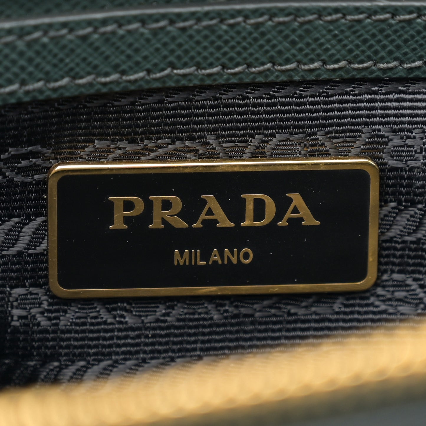 Saffiano Lux Medium Tote Smeraldo