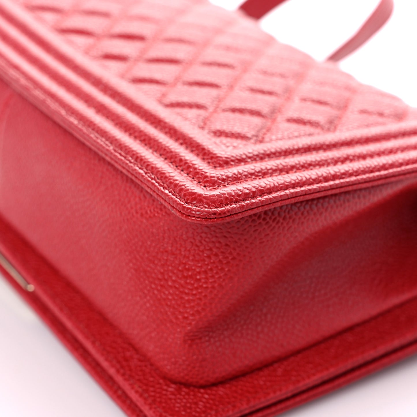 Caviar Quilted Medium Boy Flap Red