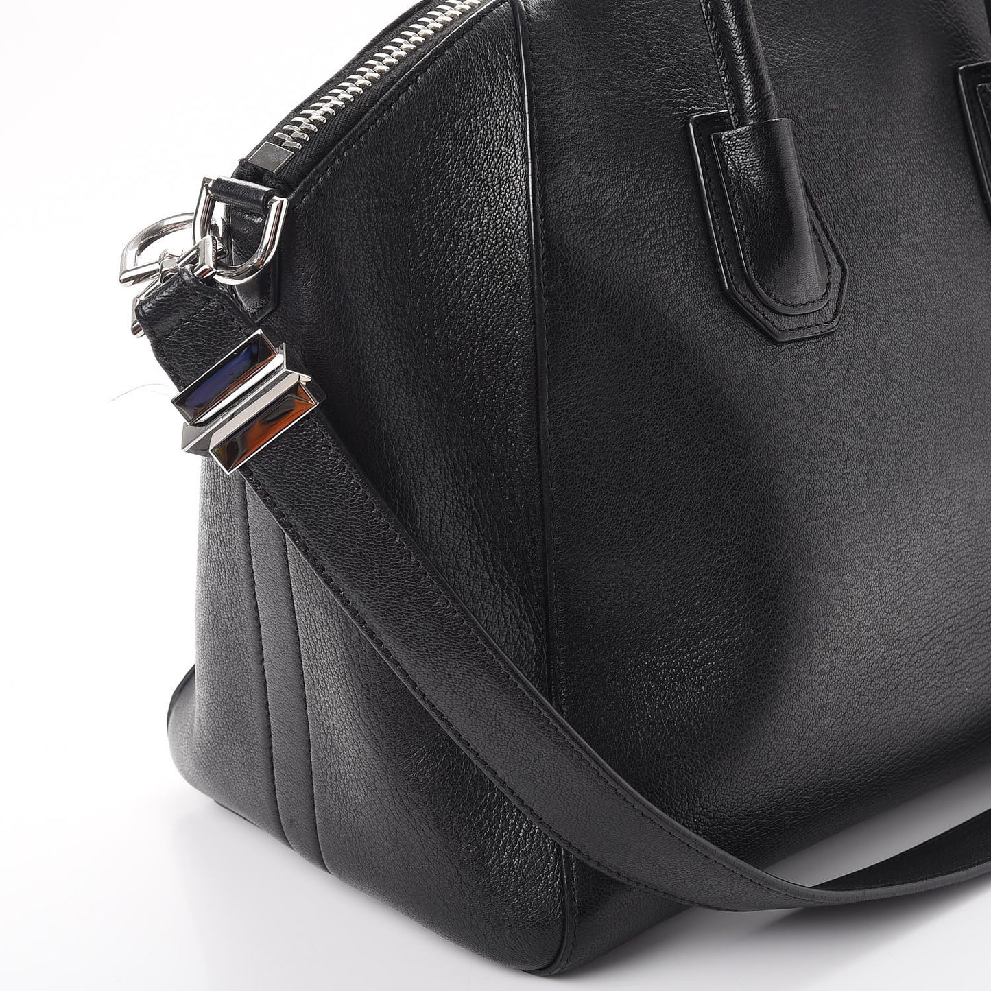 Sugar Goatskin Medium Antigona Black