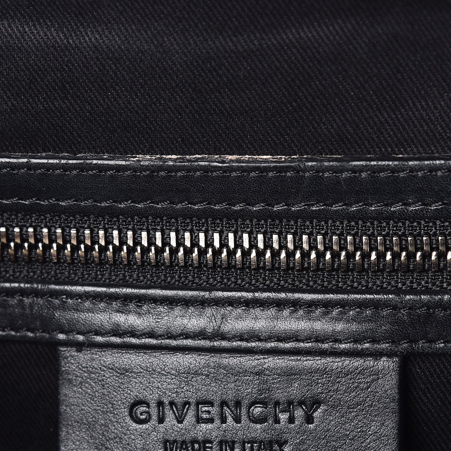 Sugar Goatskin Medium Antigona Black