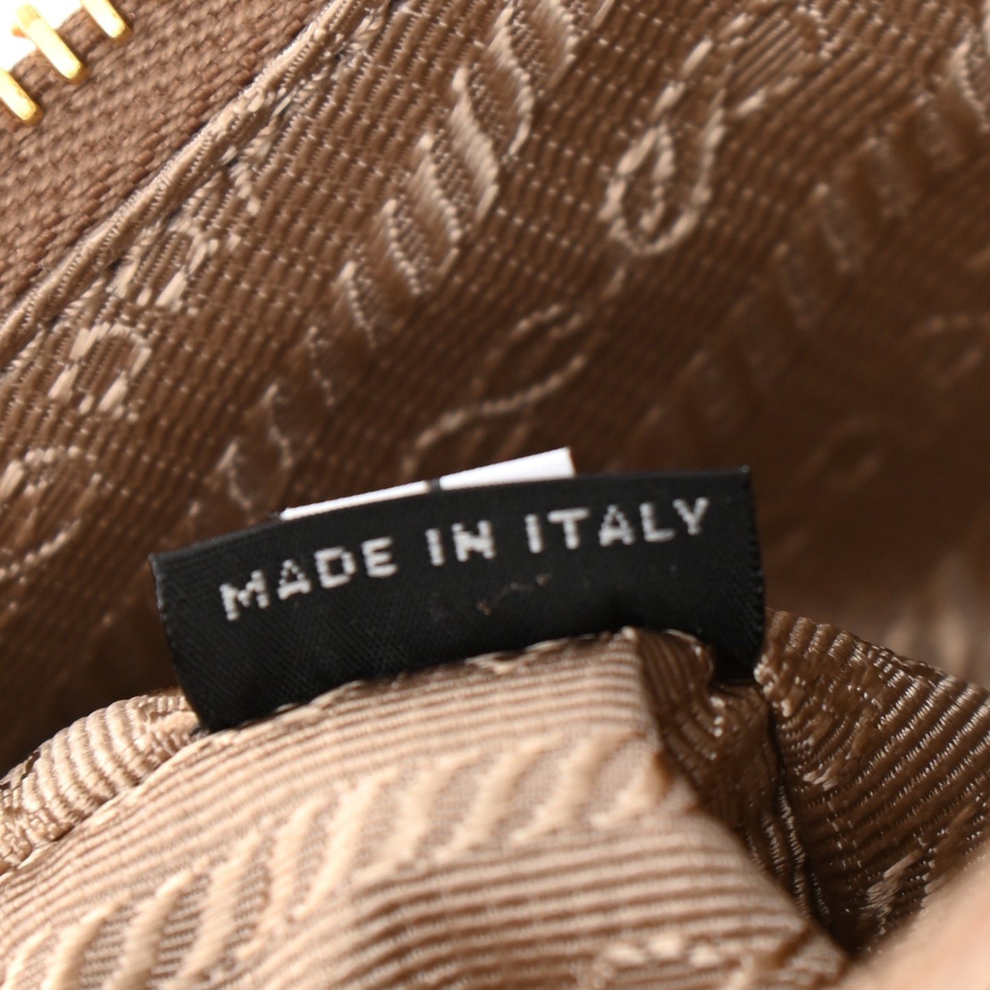 Saffiano Re-Edition 2005 Shoulder Bag Cammeo Beige