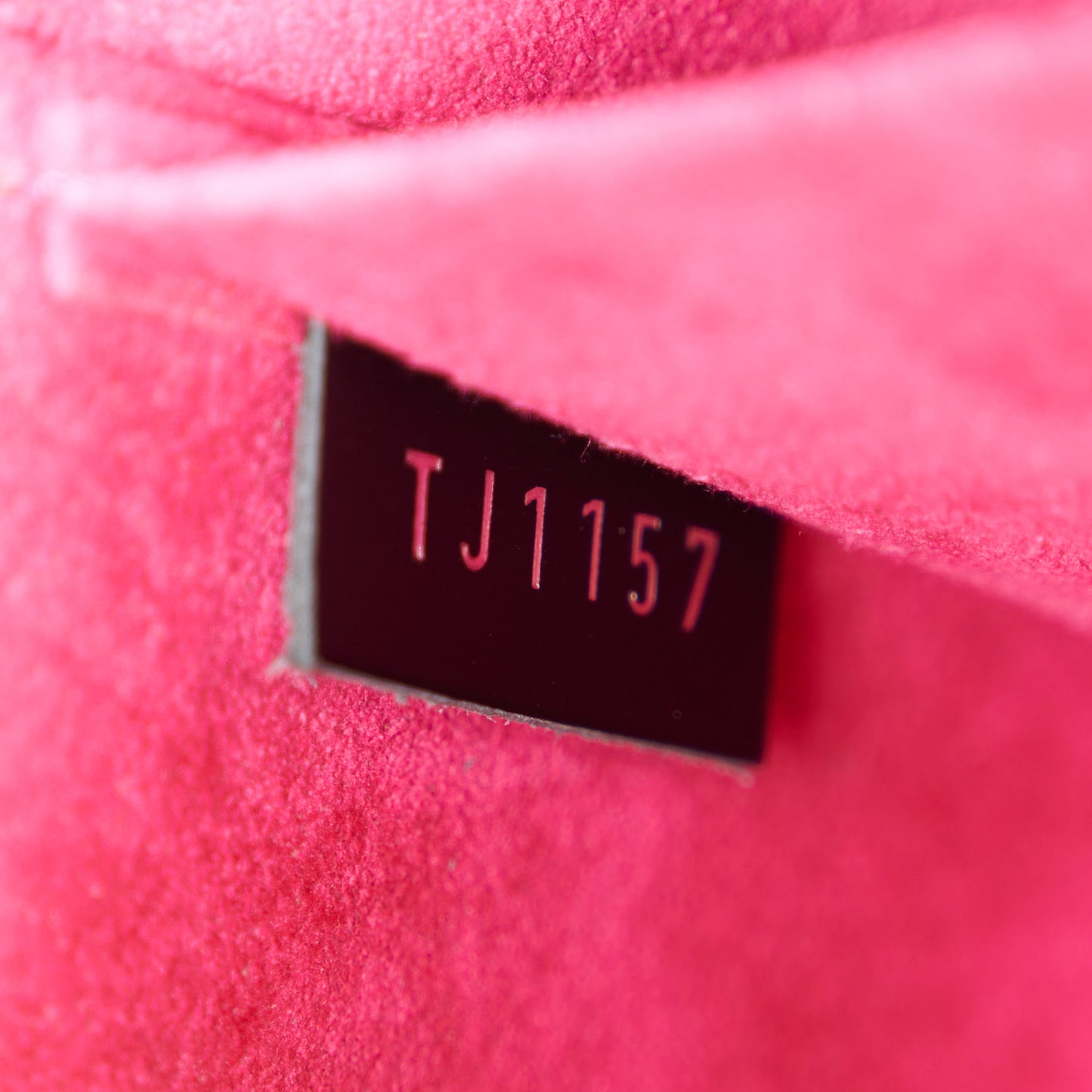 Epi Pochette Felicie Black Hot Pink
