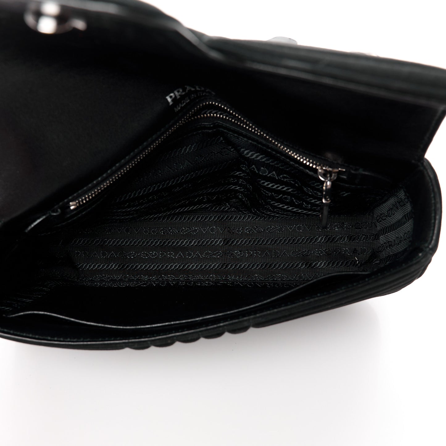 Camoscio Impunture Diagramme Medium Chain Flap Shoulder Bag Black