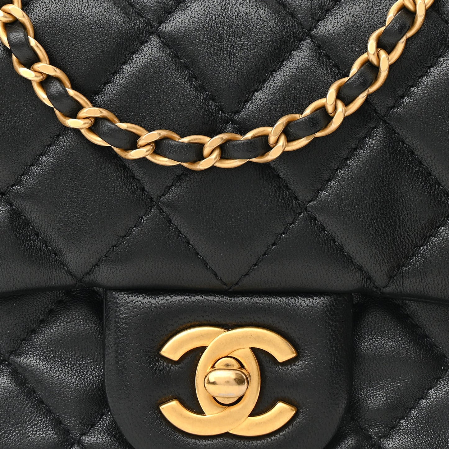 Lambskin Quilted Mini Pearl Crush Flap Black