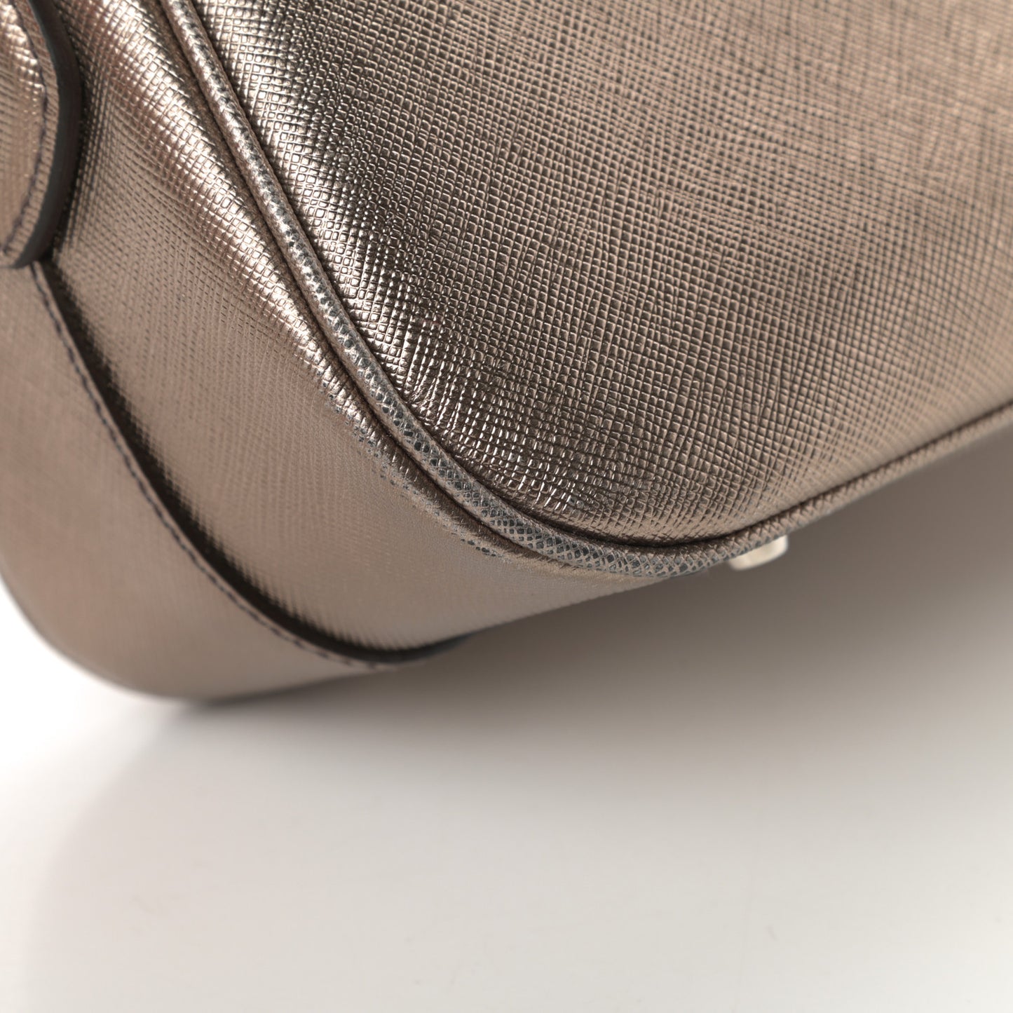 Metallic Saffiano Pushlock Shoulder Bag Bronzo
