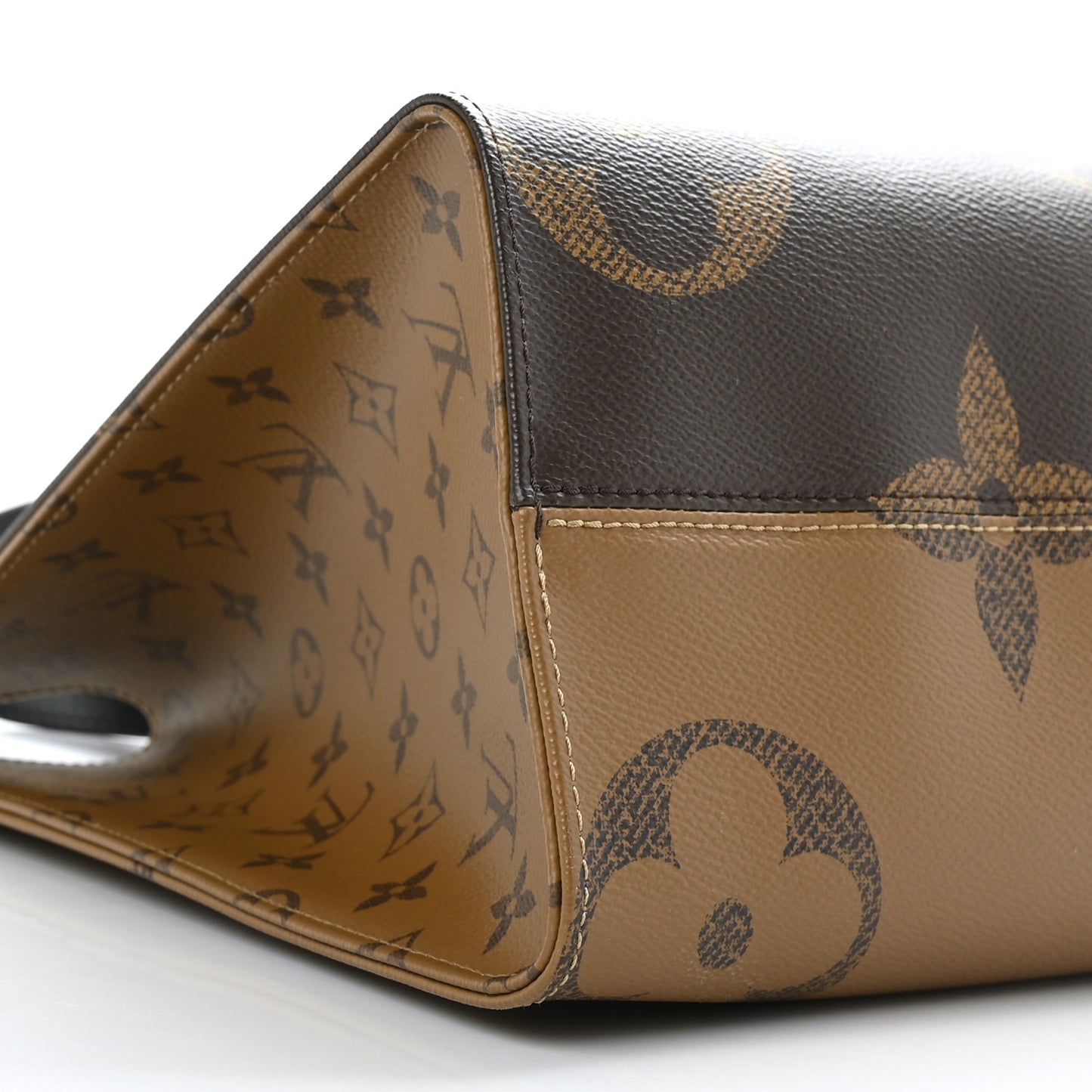 Reverse Monogram Giant Onthego MM