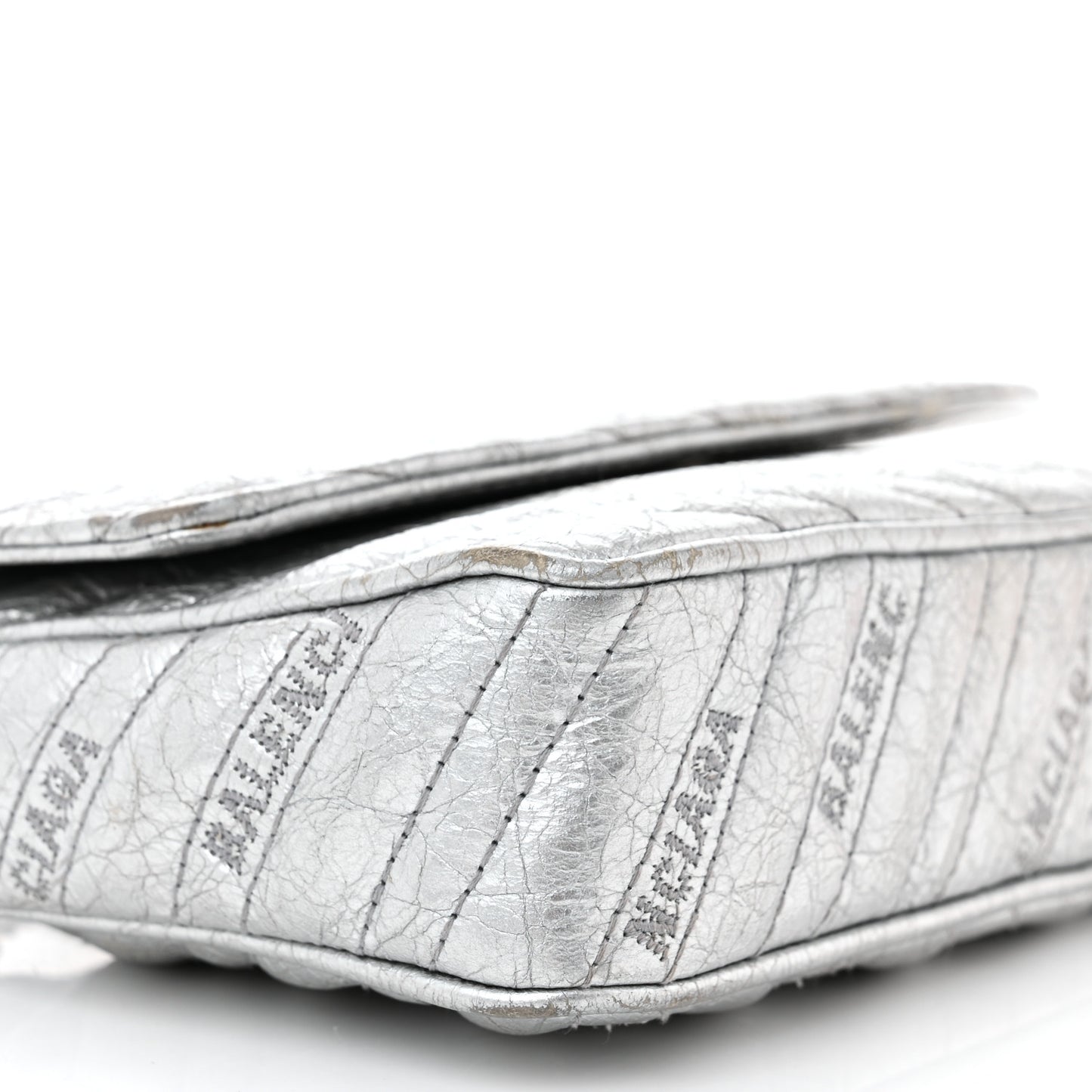 Metallic Arena Calfskin Logo Matelasse BB Chain Wallet Argent
