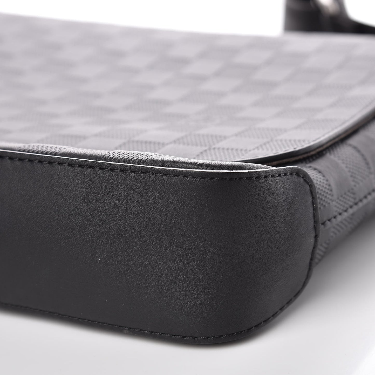 Damier Infini District PM Onyx