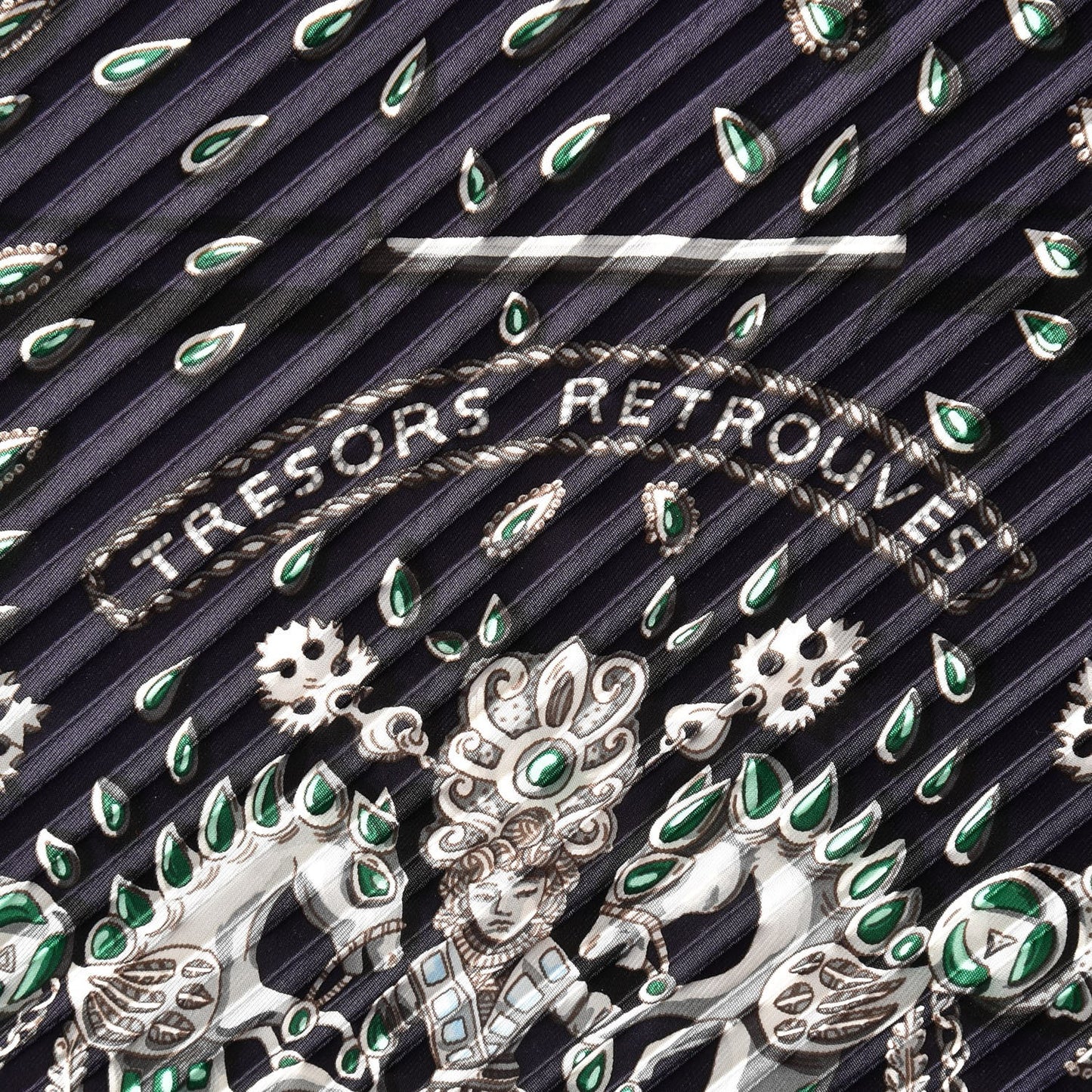 Silk Plisse Tresors Retrouves Scarf 90