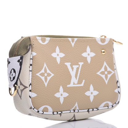 Louis Vuitton Monogram Giant Micro Pochette Accessories Kaki White 3 of 8