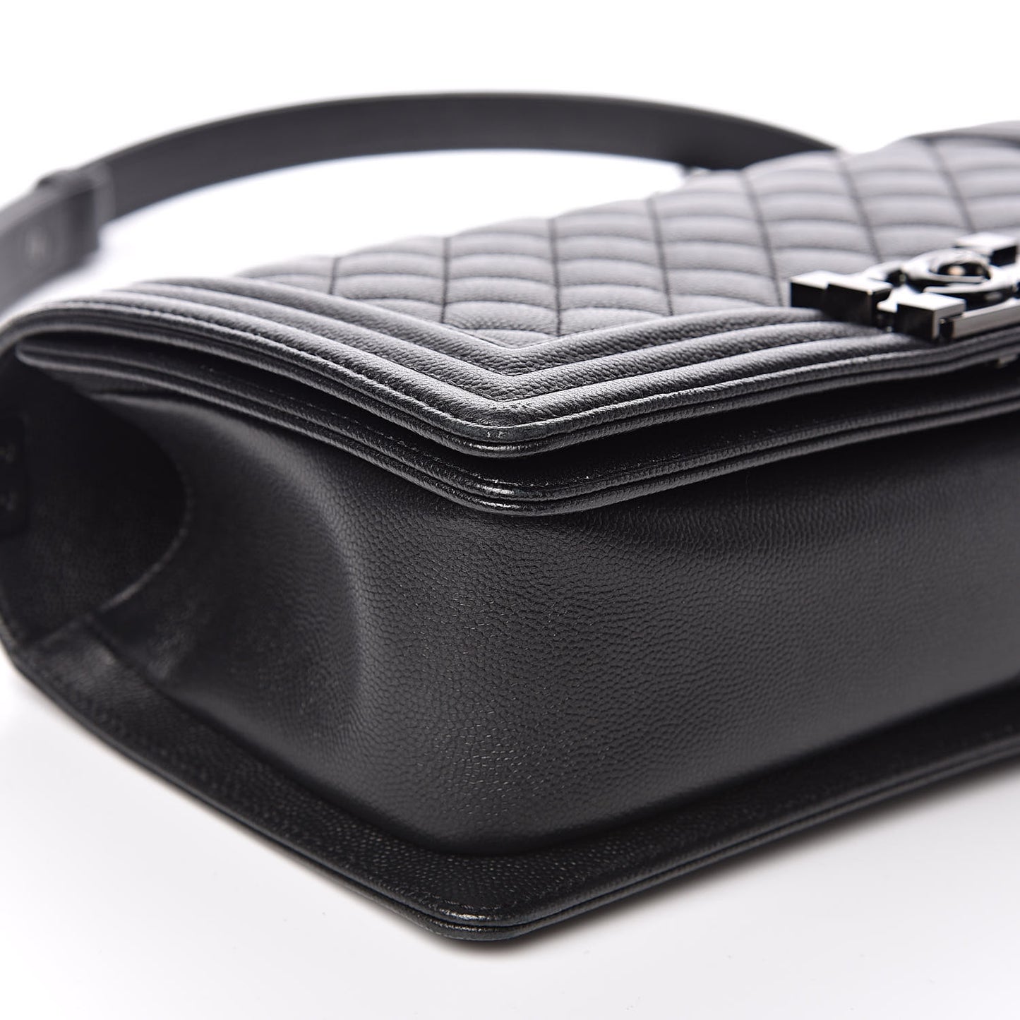 Caviar Quilted Medium Boy Flap So Black