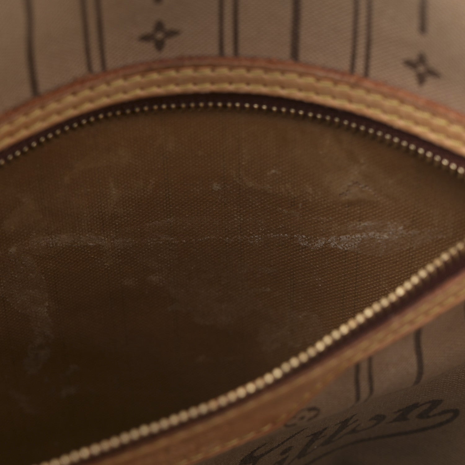 Louis Vuitton Monogram Neverfull MM 21 of 33