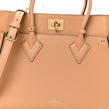 Louis Vuitton Mahina On My Side GM Arizona Beige 6 of 9