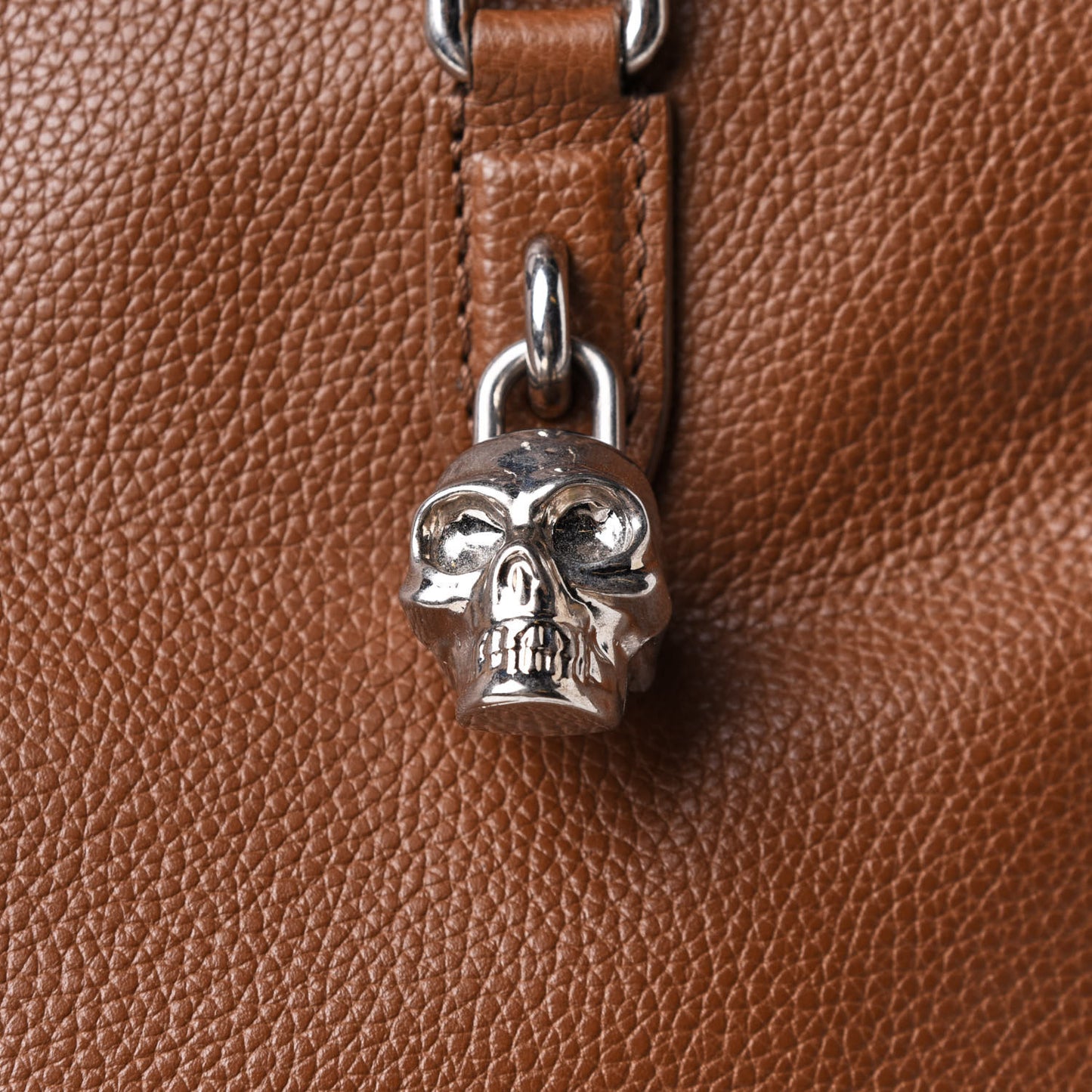 Pebbled Calfskin Large Skull Padlock Zip Around Tote Cuoio