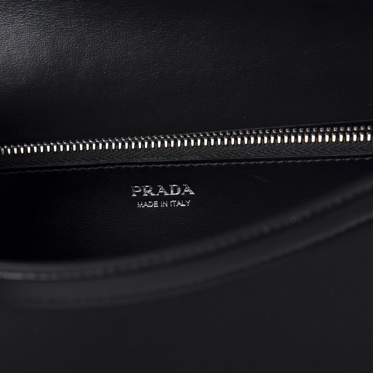 Nylon Tessuto Clutch On Chain Black