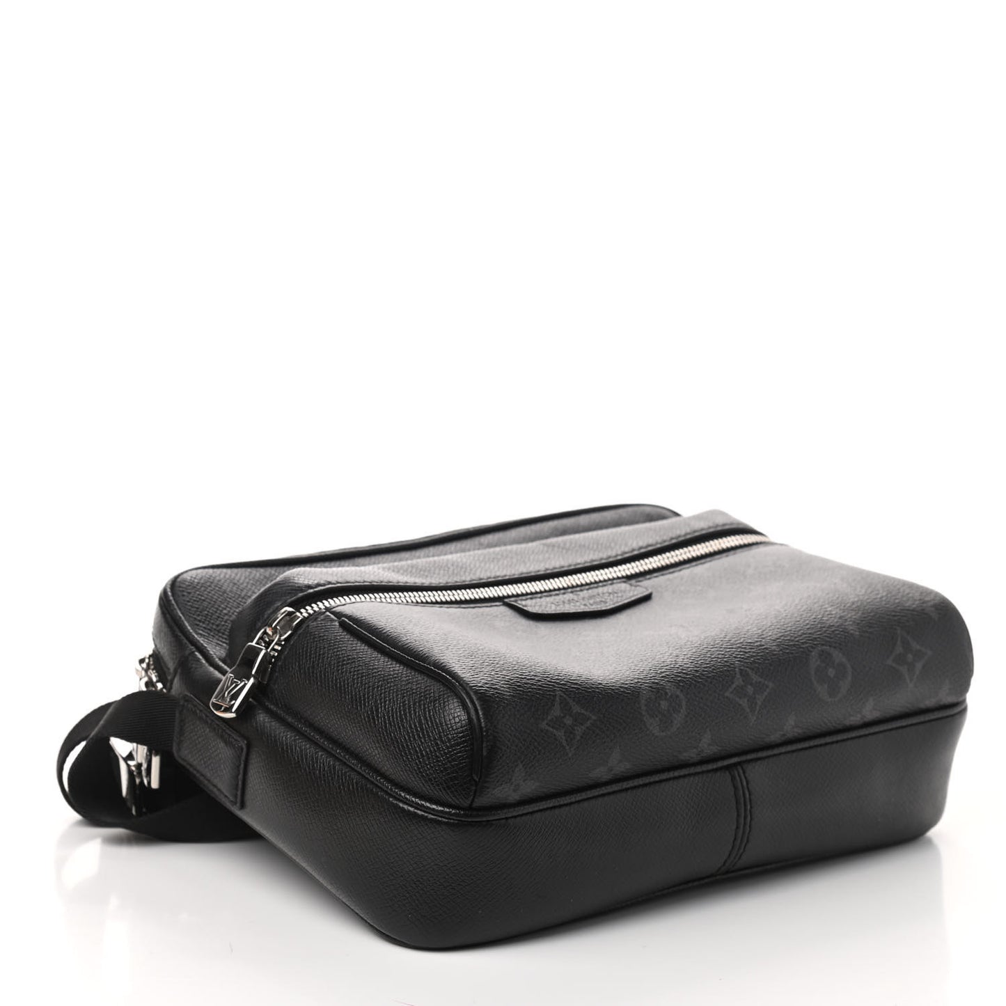 Taiga Monogram Eclipse Outdoor Messenger Black