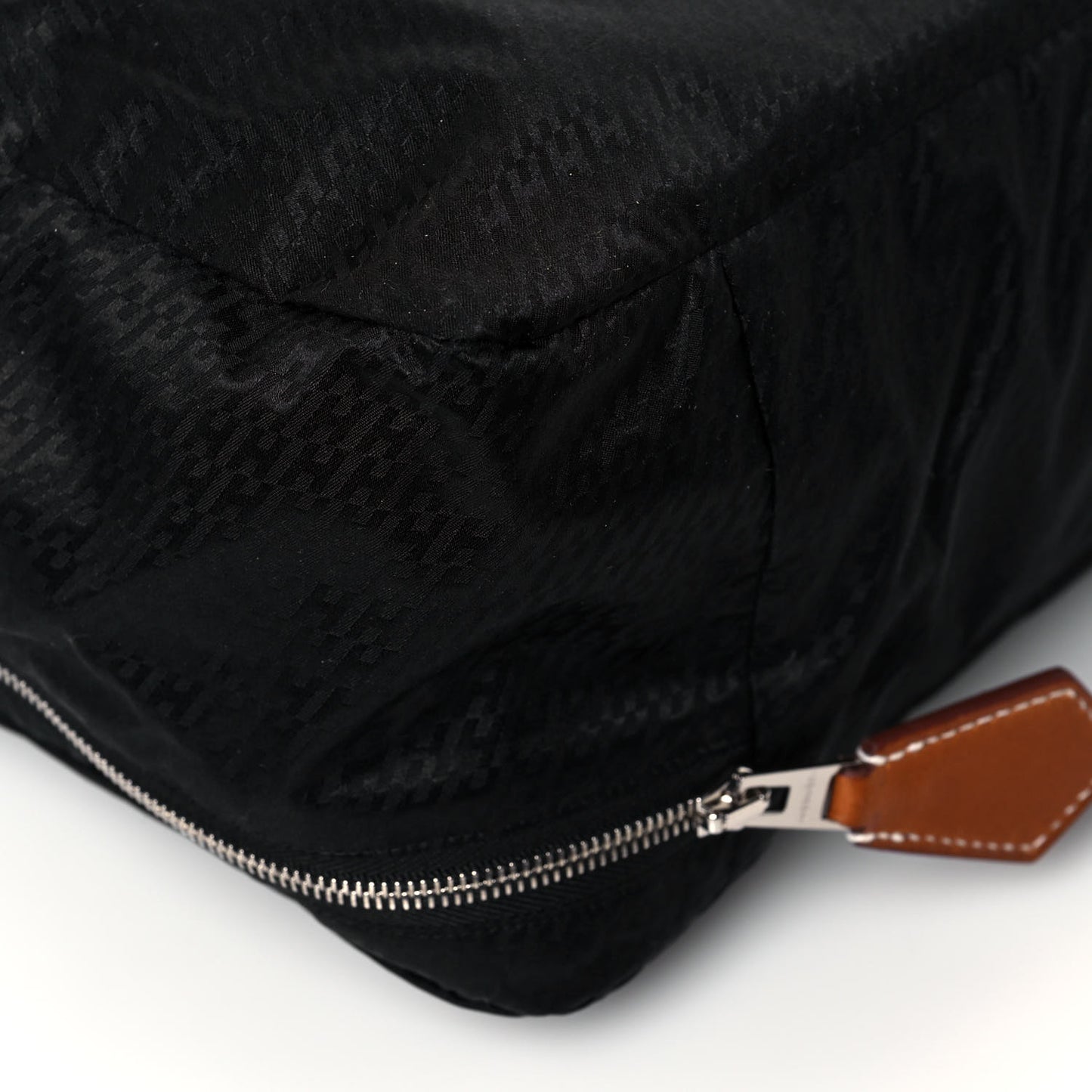 Technical Silk H en Bias Travelsilk Cube MM Black Fauve