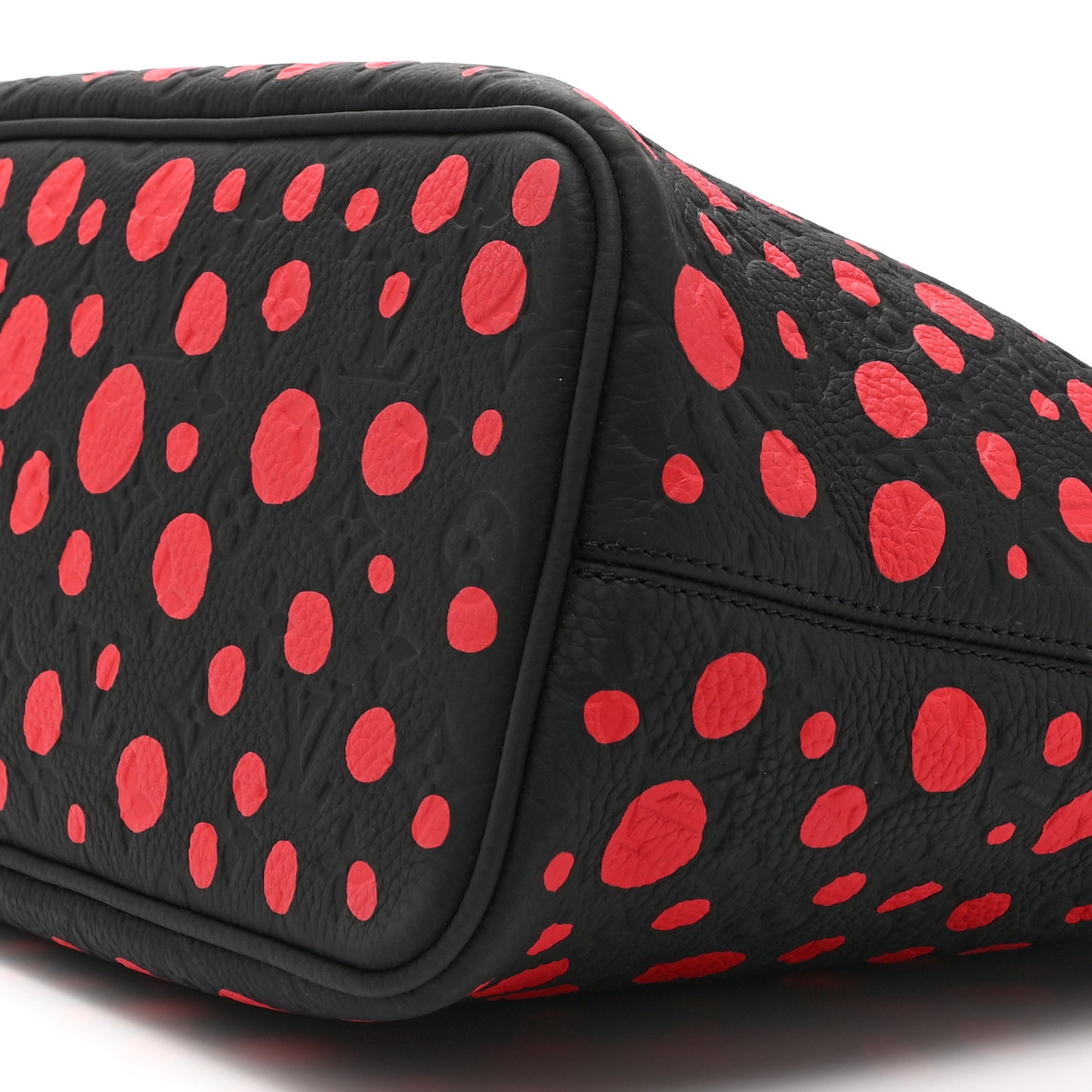 LV X YK Taurillon Lock It MM Black Red