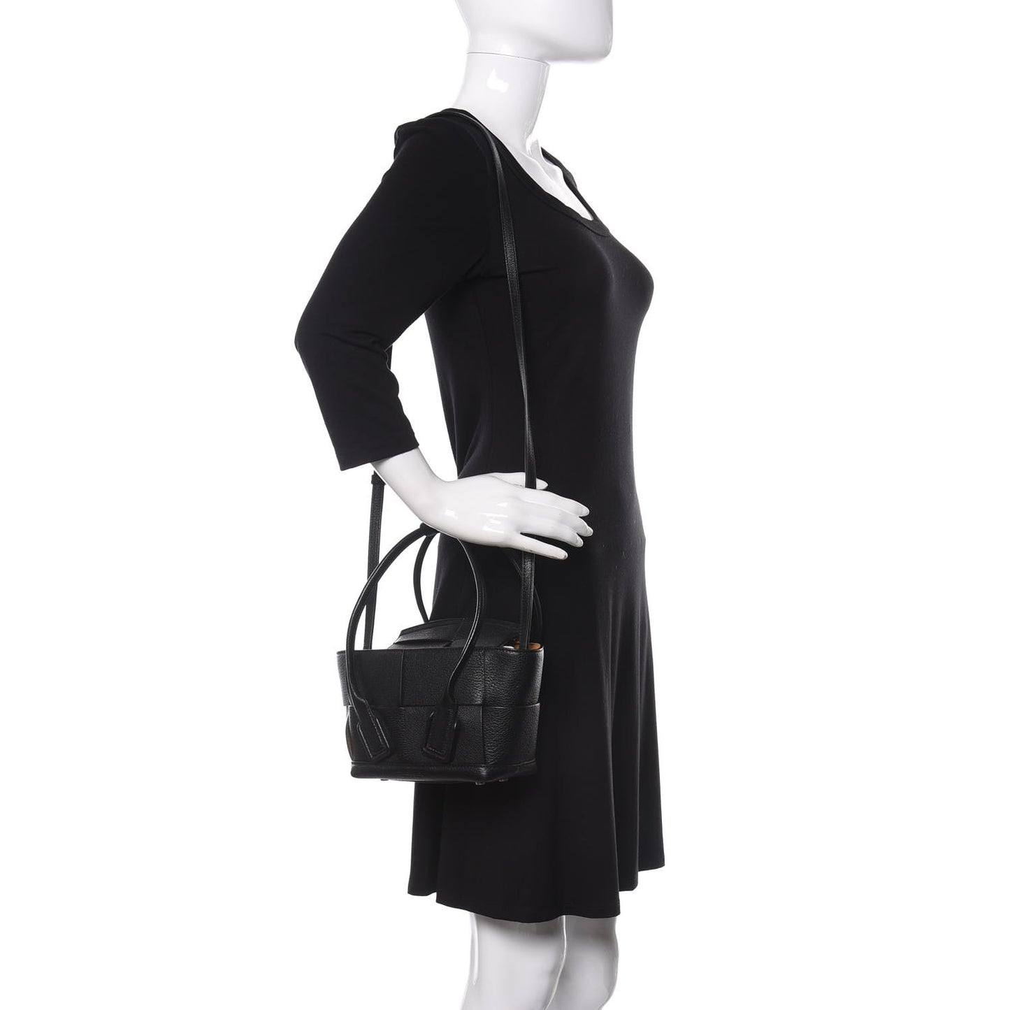 Grained Calfskin Mini Maxi Intrecciato Arco 33 Black