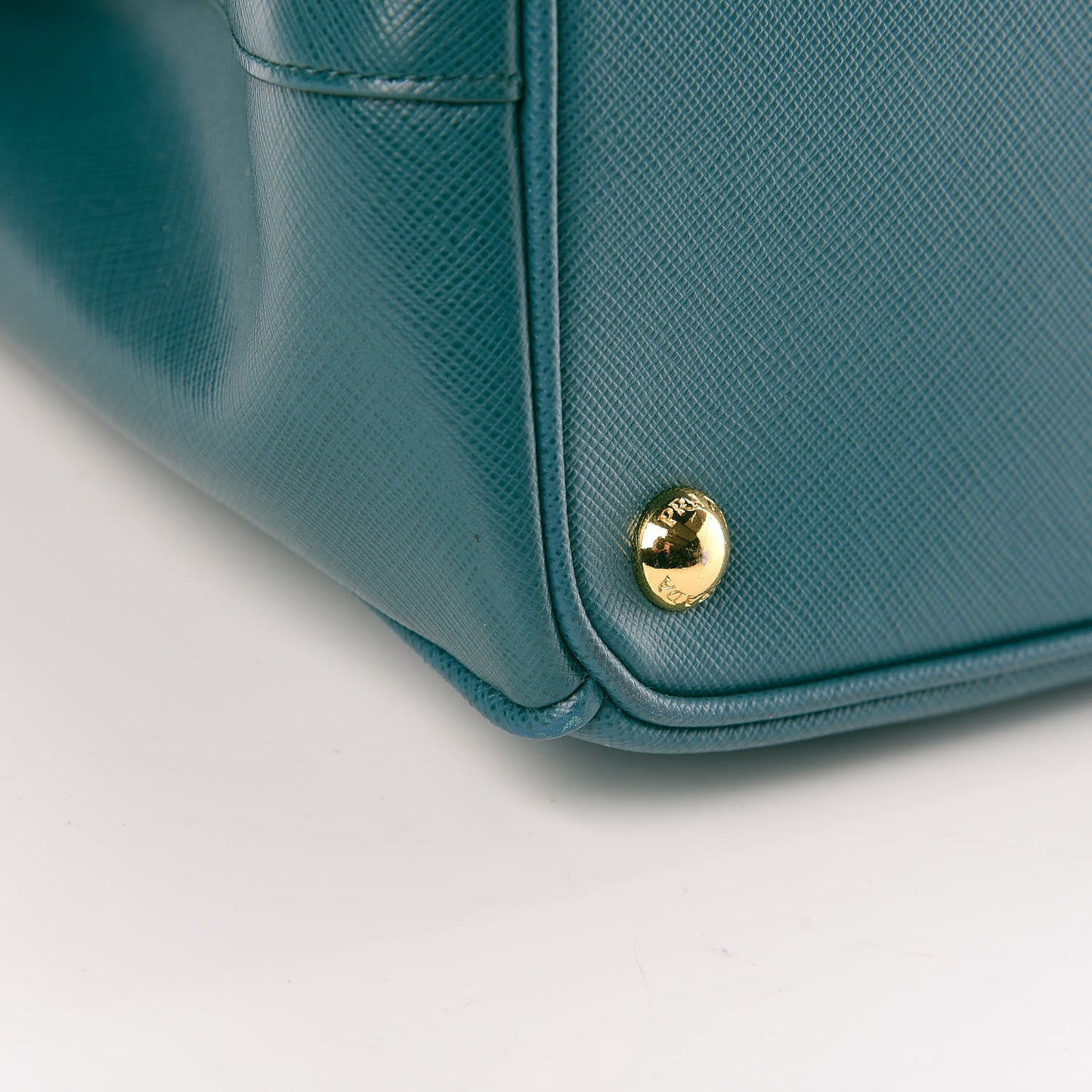 Saffiano Lux Medium Galleria Double Zip Tote Ottanio
