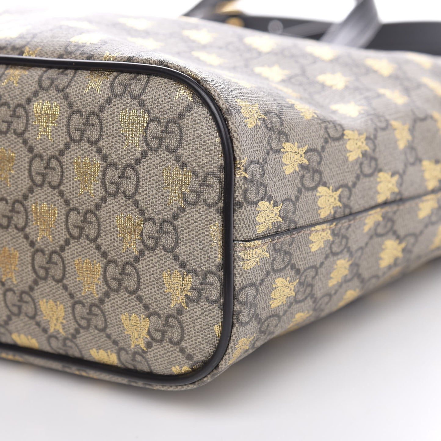 Soft GG Supreme Monogram Bees Small Crossbody Tote Beige Oro Black